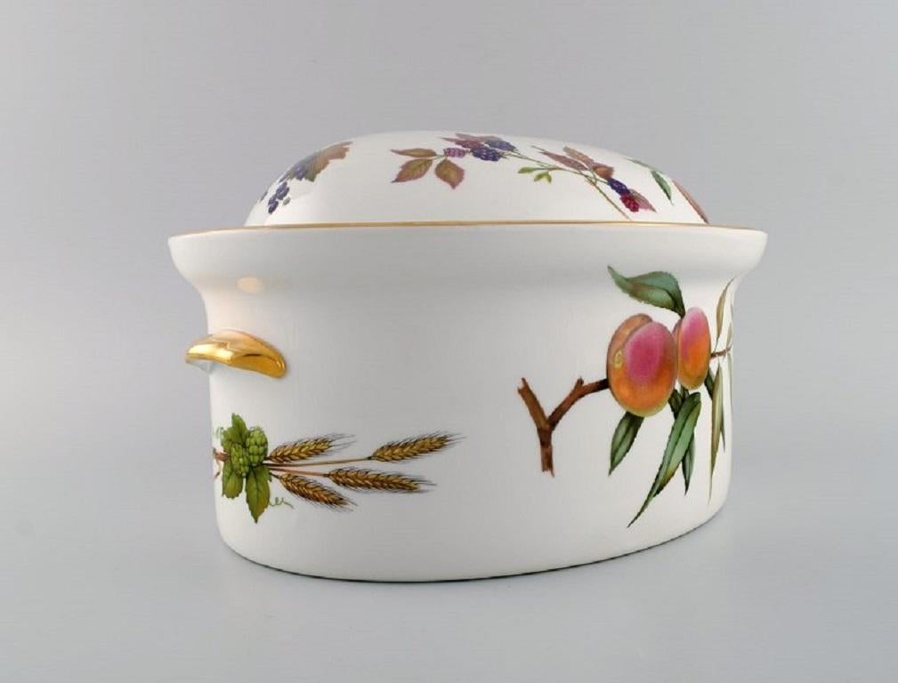 Royal Worcester, England, Large Evesham Lidded Tureen in Porcelain, 1980s For Sale 1
