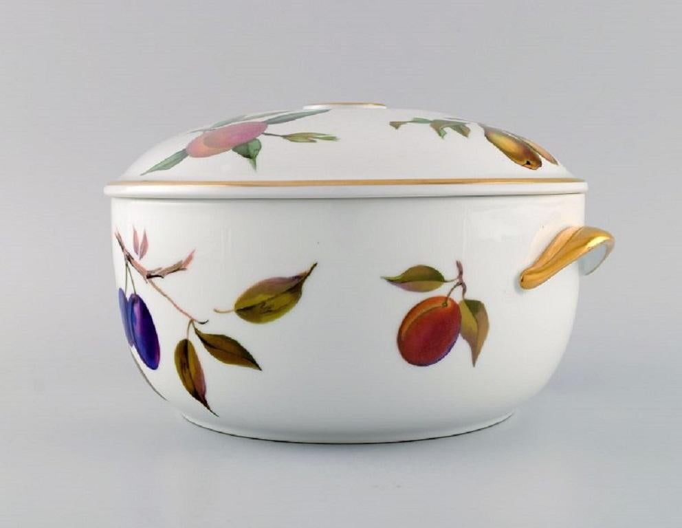 Late 20th Century Royal Worcester, England, Large Evesham Lidded Tureen in Porcelain For Sale