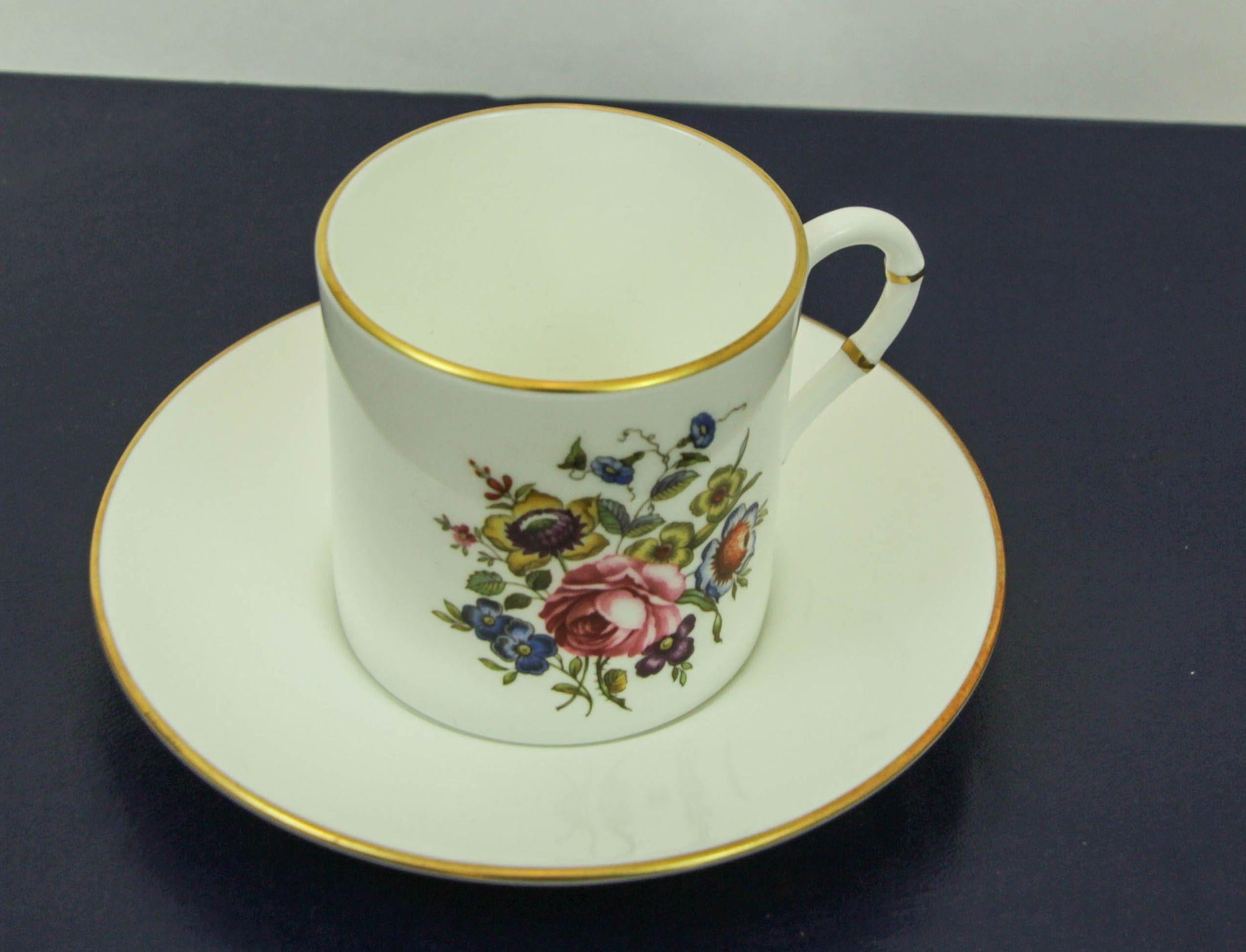 Royal Worcester Inglaterra Juego de seis tazas y platillos Demitasse En caja original en venta 5