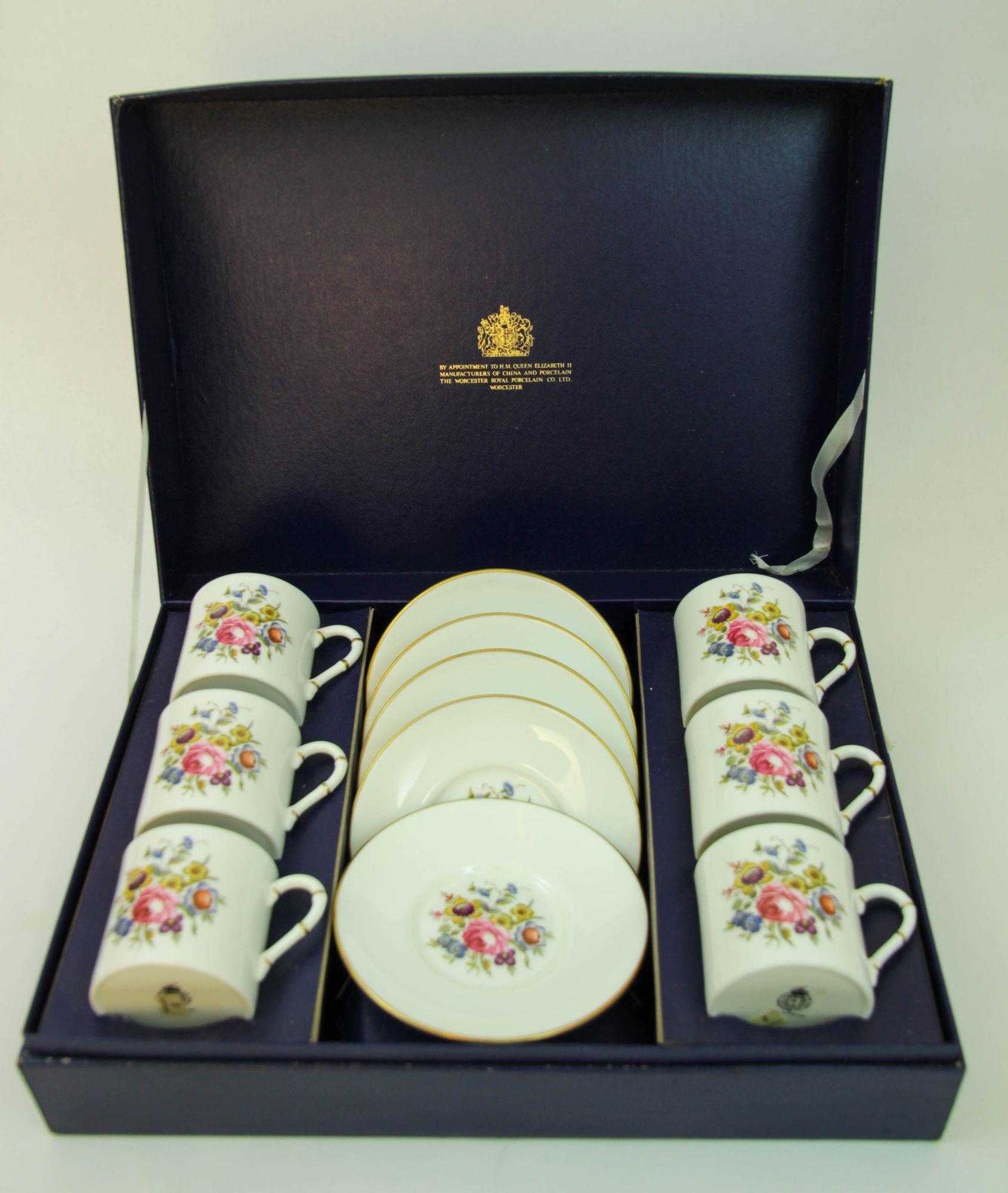 Royal Worcester Inglaterra Juego de seis tazas y platillos Demitasse En caja original en venta 6