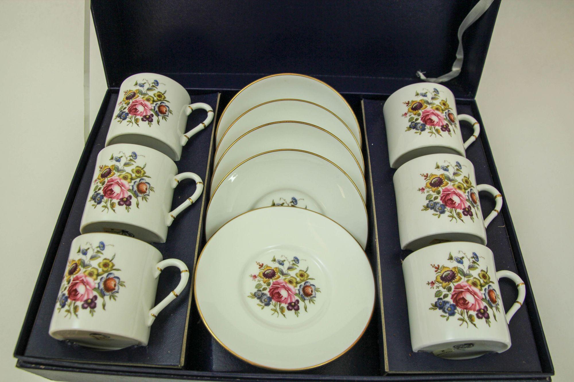 Royal Worcester Inglaterra Juego de seis tazas y platillos Demitasse En caja original en venta 7