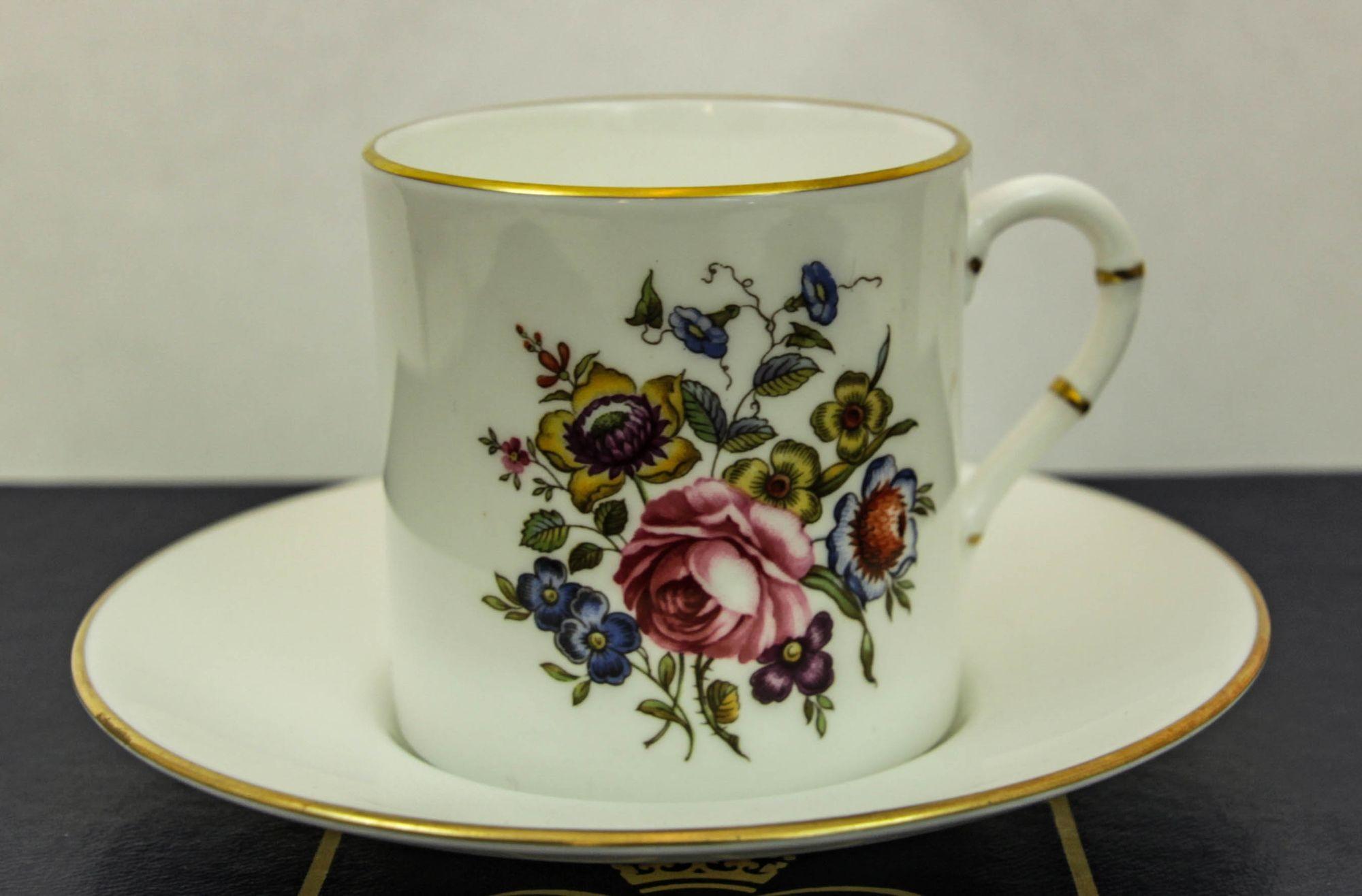 Royal Worcester Inglaterra Juego de seis tazas y platillos Demitasse En caja original Victoriano en venta