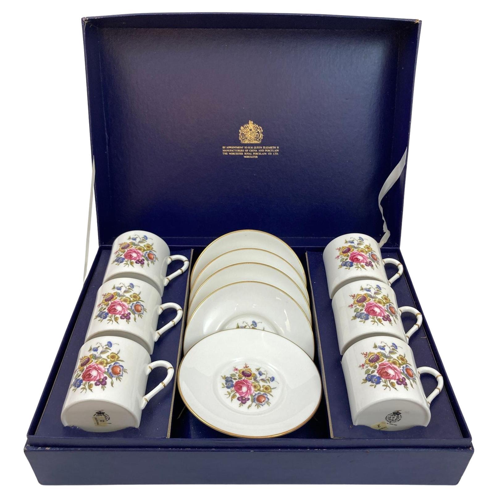 Royal Worcester Inglaterra Juego de seis tazas y platillos Demitasse En caja original