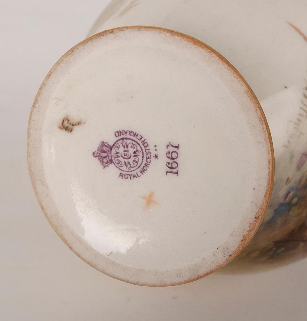 Royal Worcester England Signed Small Porcelain Vase  For Sale 4