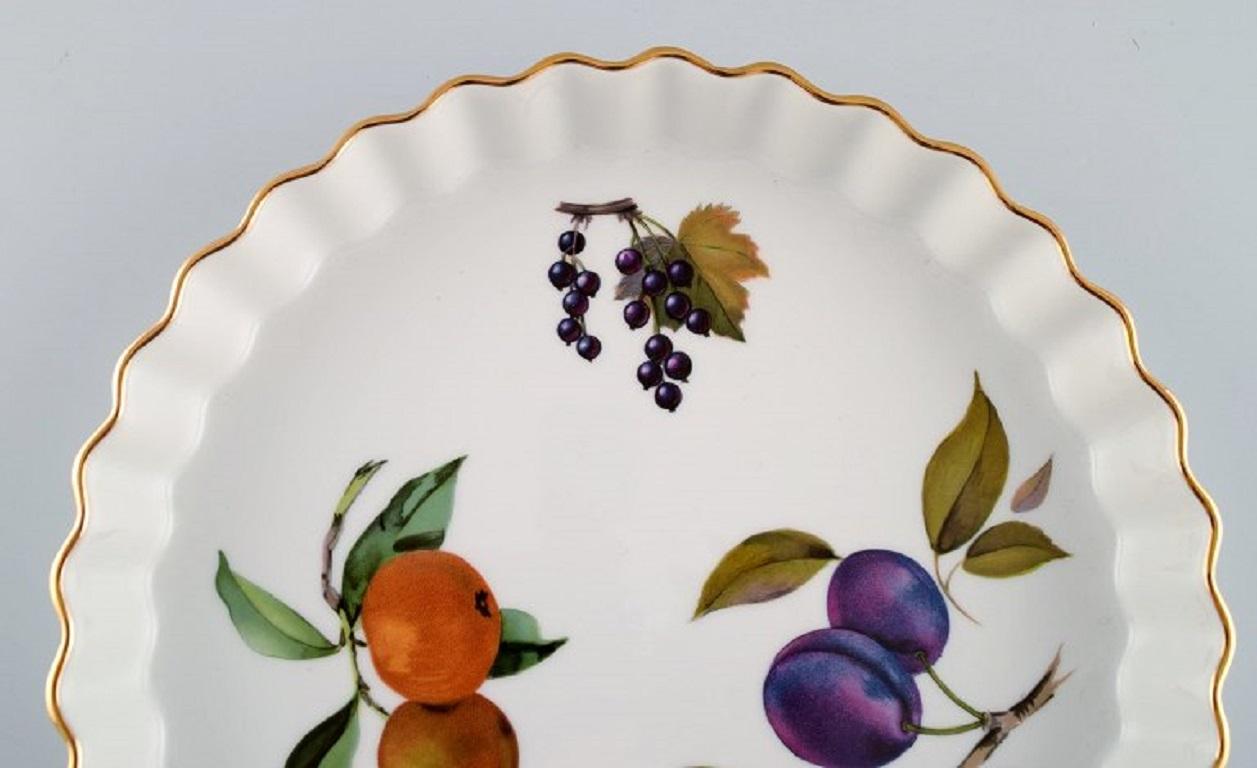 Royal Worcester, England, Two Evesham Pie Dishes in Porcelain, 1980s In Excellent Condition For Sale In Copenhagen, DK
