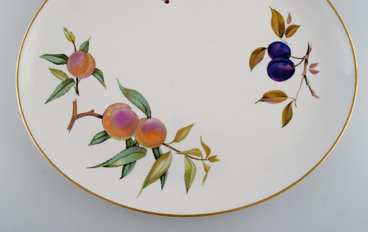 English Royal Worcester, England. Two Evesham serving dishes in porcelain, 1980s For Sale