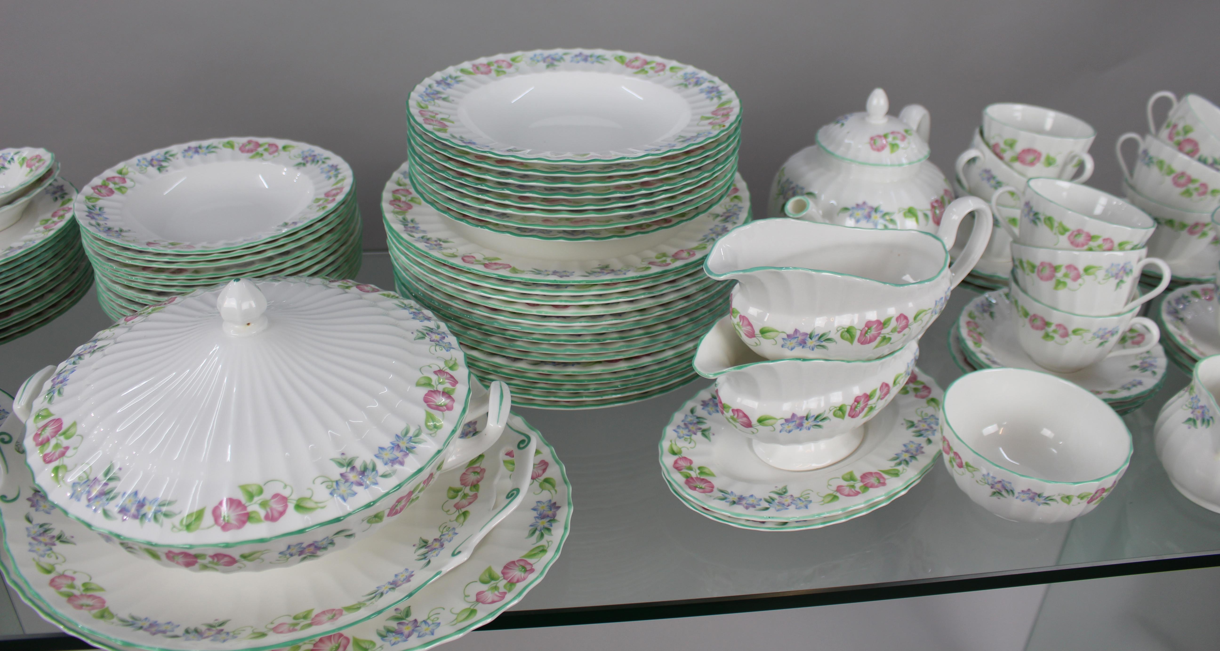 Porcelain Royal Worcester English Garden Dinner Service For Sale