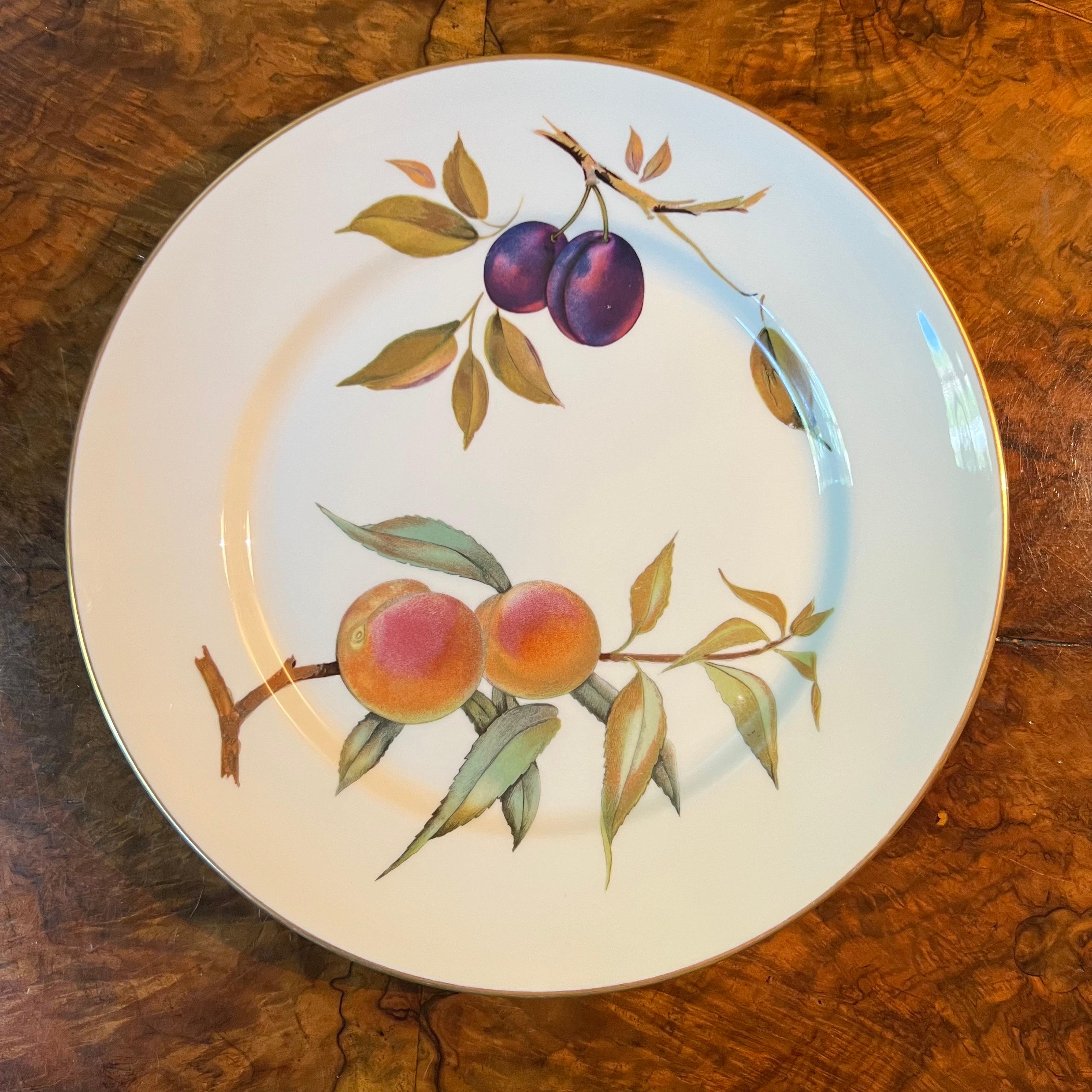 Fruit print with gold trim, some ware to print and gold trim, stamped Royal Worcester Evesham

Circa: 1990s

Material: Porcelain 

Country Of Origin: England 

Measurements: 3cm high, 25.5cm diameter 

Postage via Australia Post with tracking