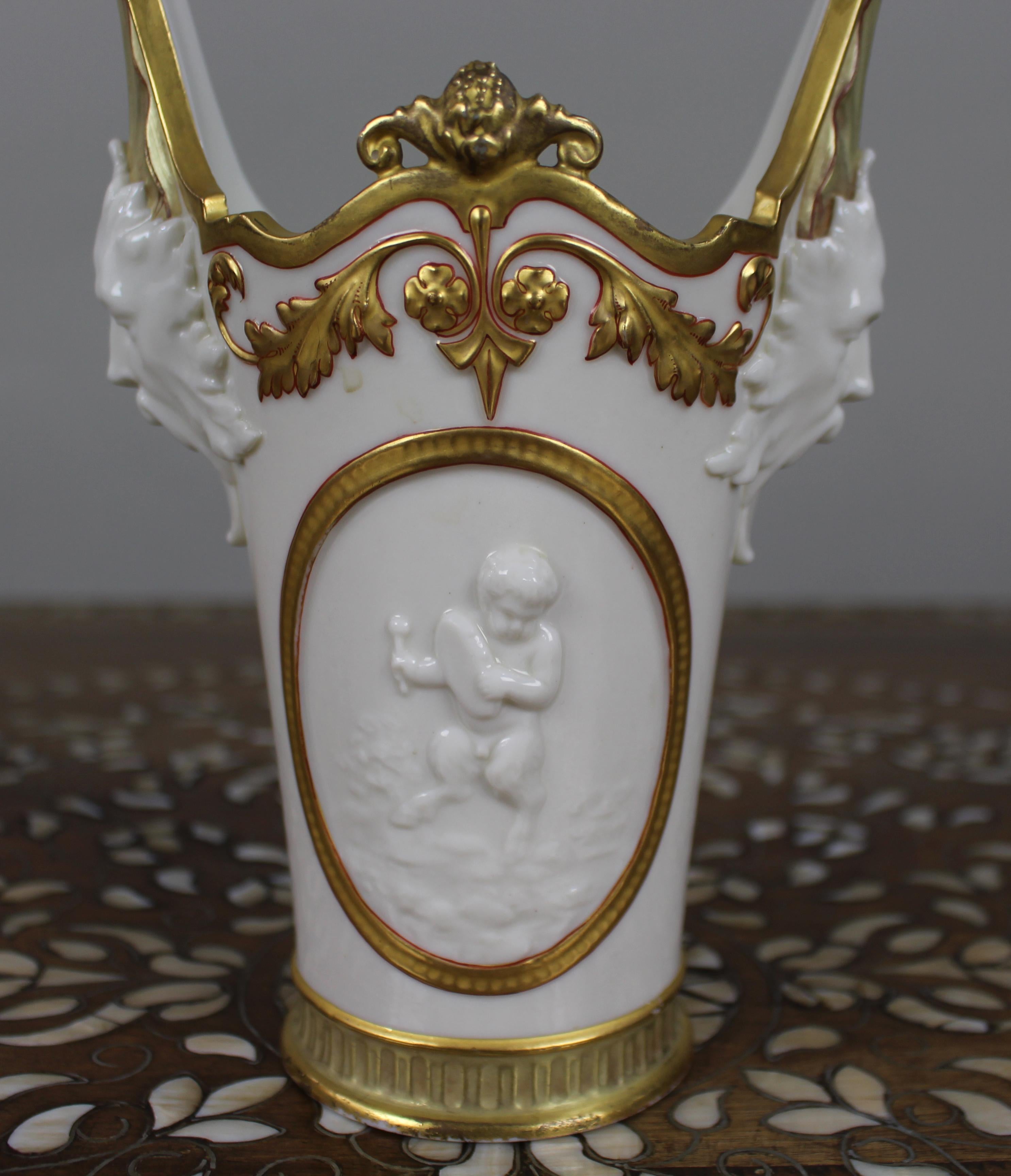 Royal Worcester Exhibition Vase – Retailed by A.B. Daniell & Son, 1884 For Sale 2