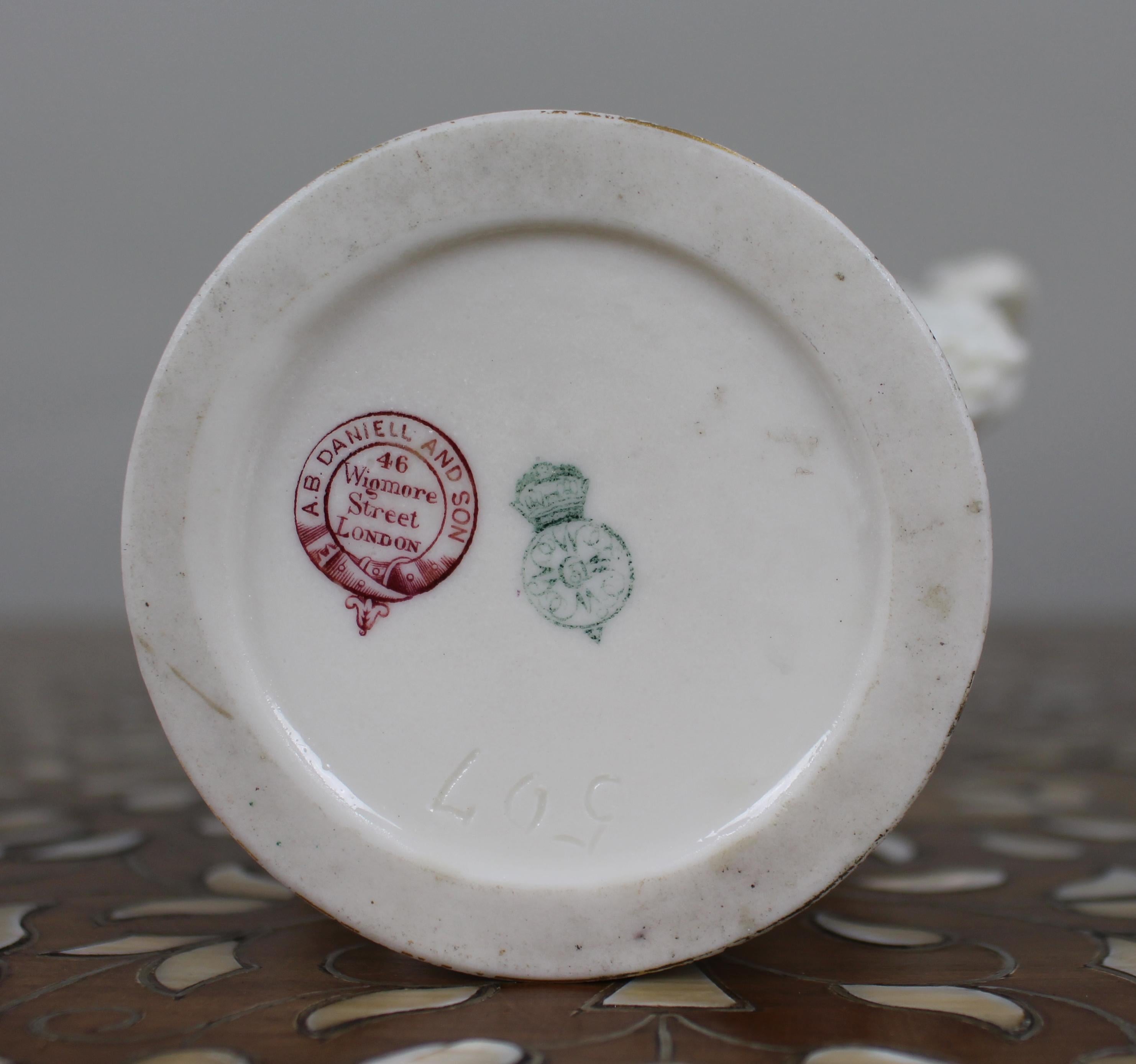 Royal Worcester Exhibition Vase – Retailed by A.B. Daniell & Son, 1884 For Sale 3