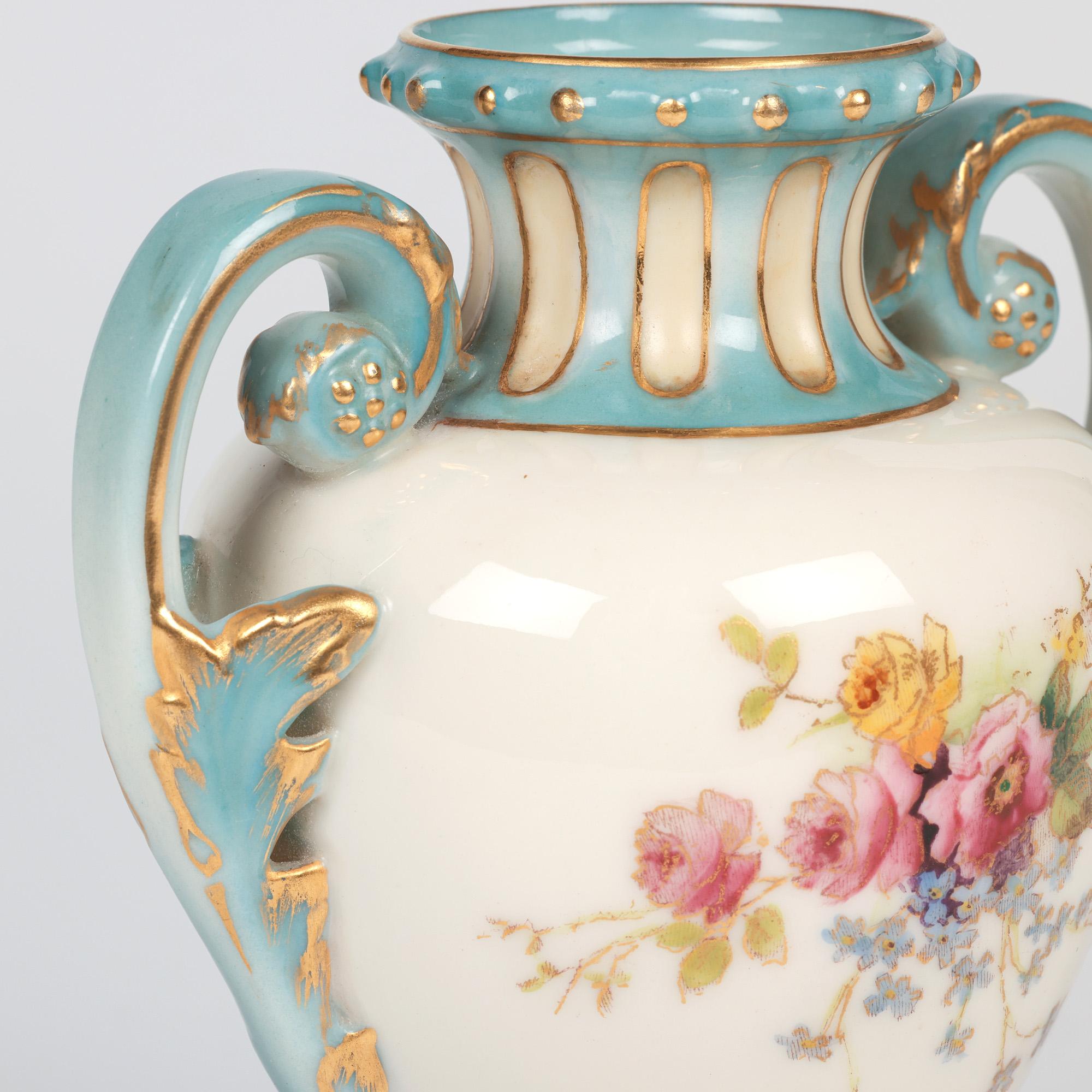 Vaso in porcellana a due manici dipinto con fiori di Royal Worcester in vendita 5