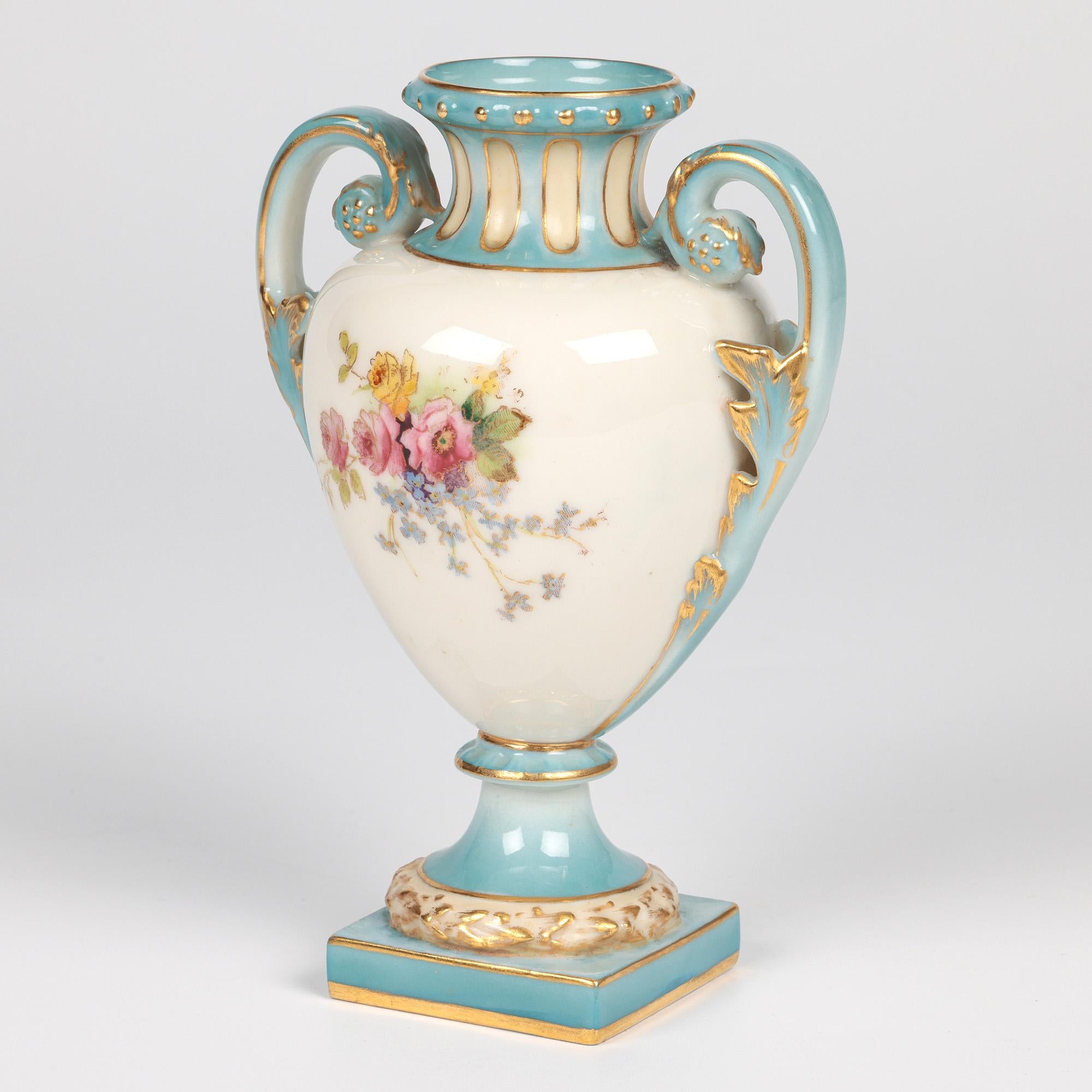 Vaso in porcellana a due manici dipinto con fiori di Royal Worcester in vendita 6