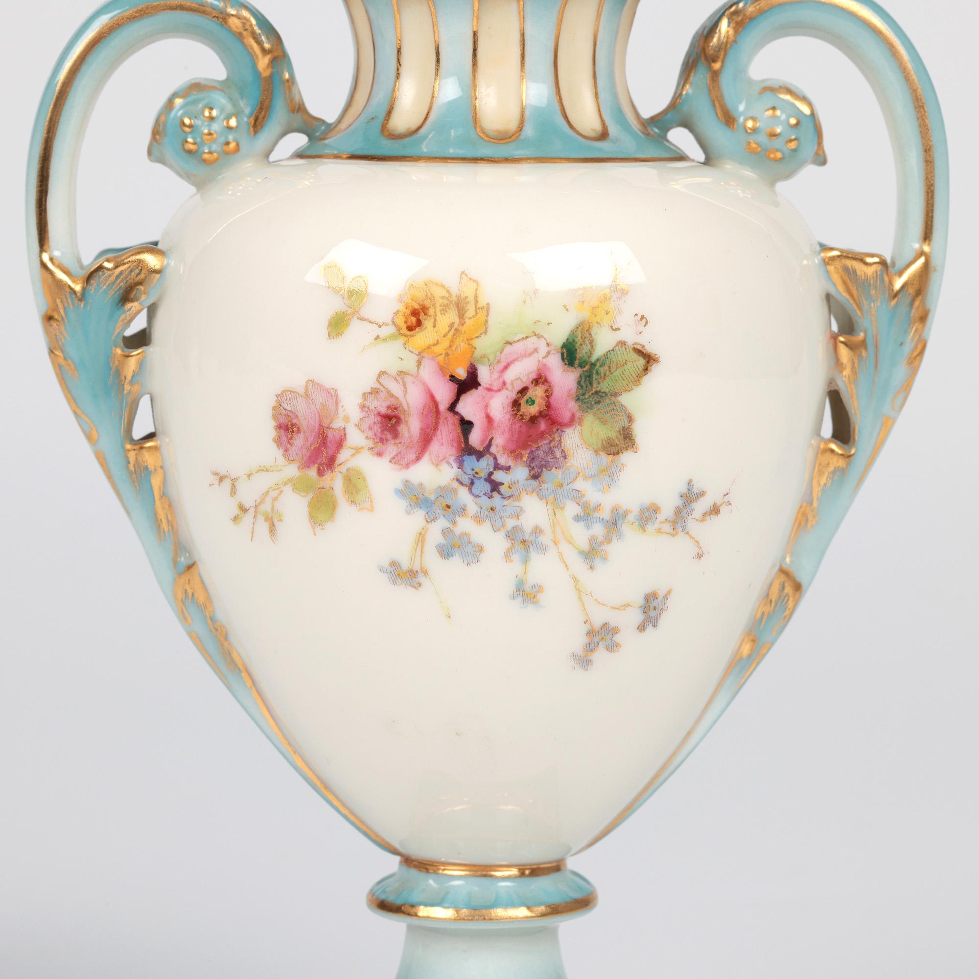 Vaso in porcellana a due manici dipinto con fiori di Royal Worcester in vendita 9