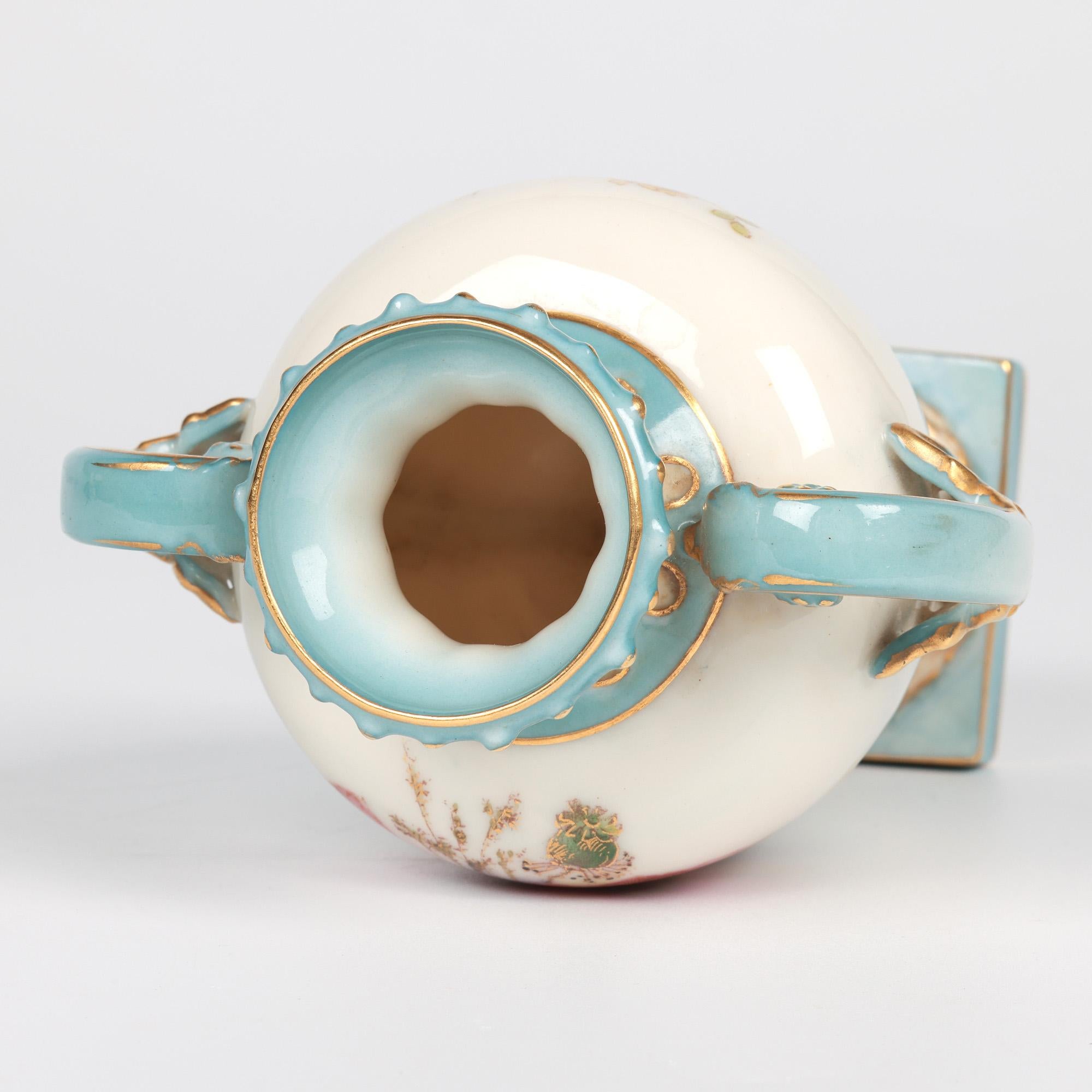Fine XIX secolo Vaso in porcellana a due manici dipinto con fiori di Royal Worcester in vendita