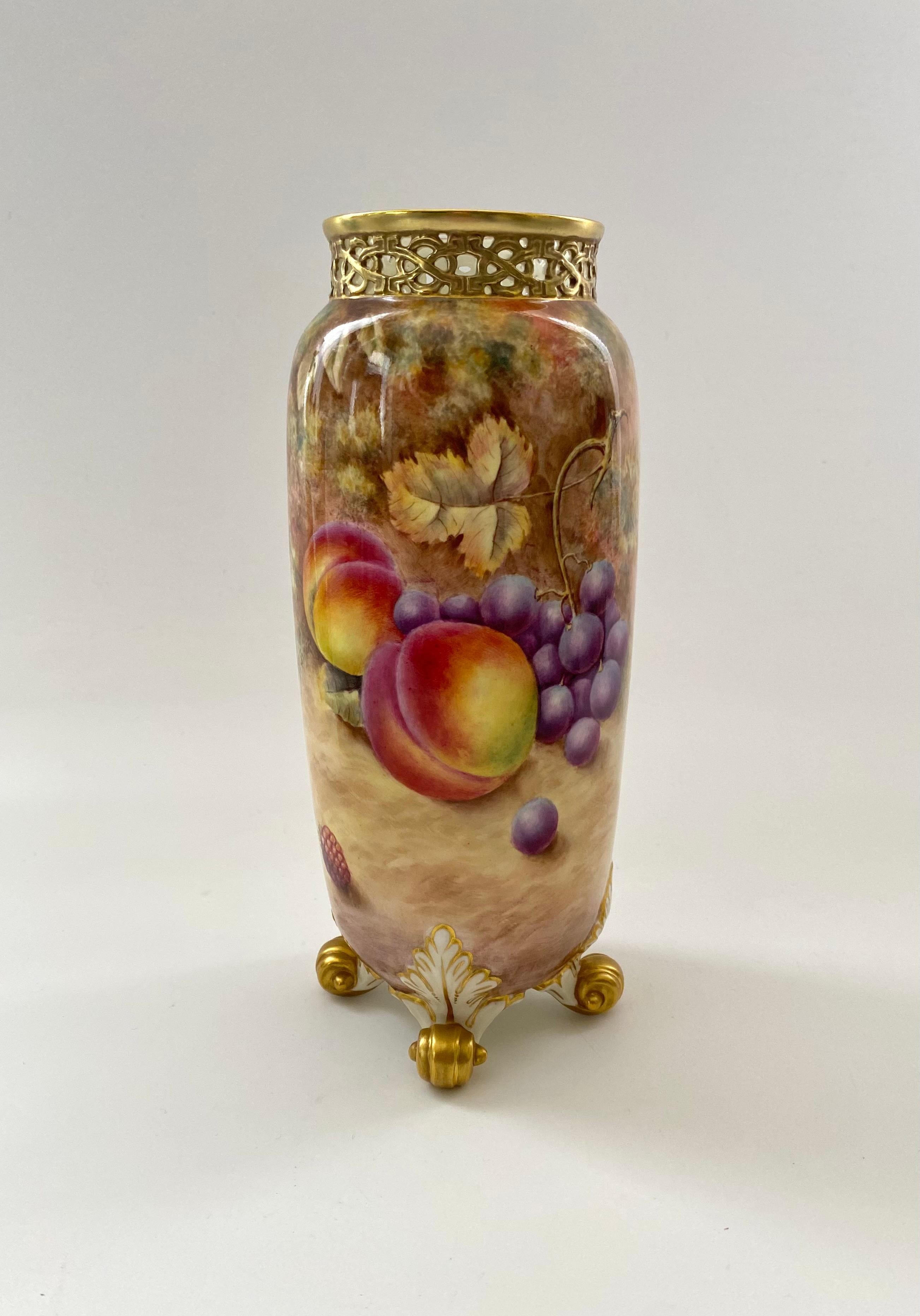 Royal Worcester Fruit vases, signed David J. Scyner. For Sale 1