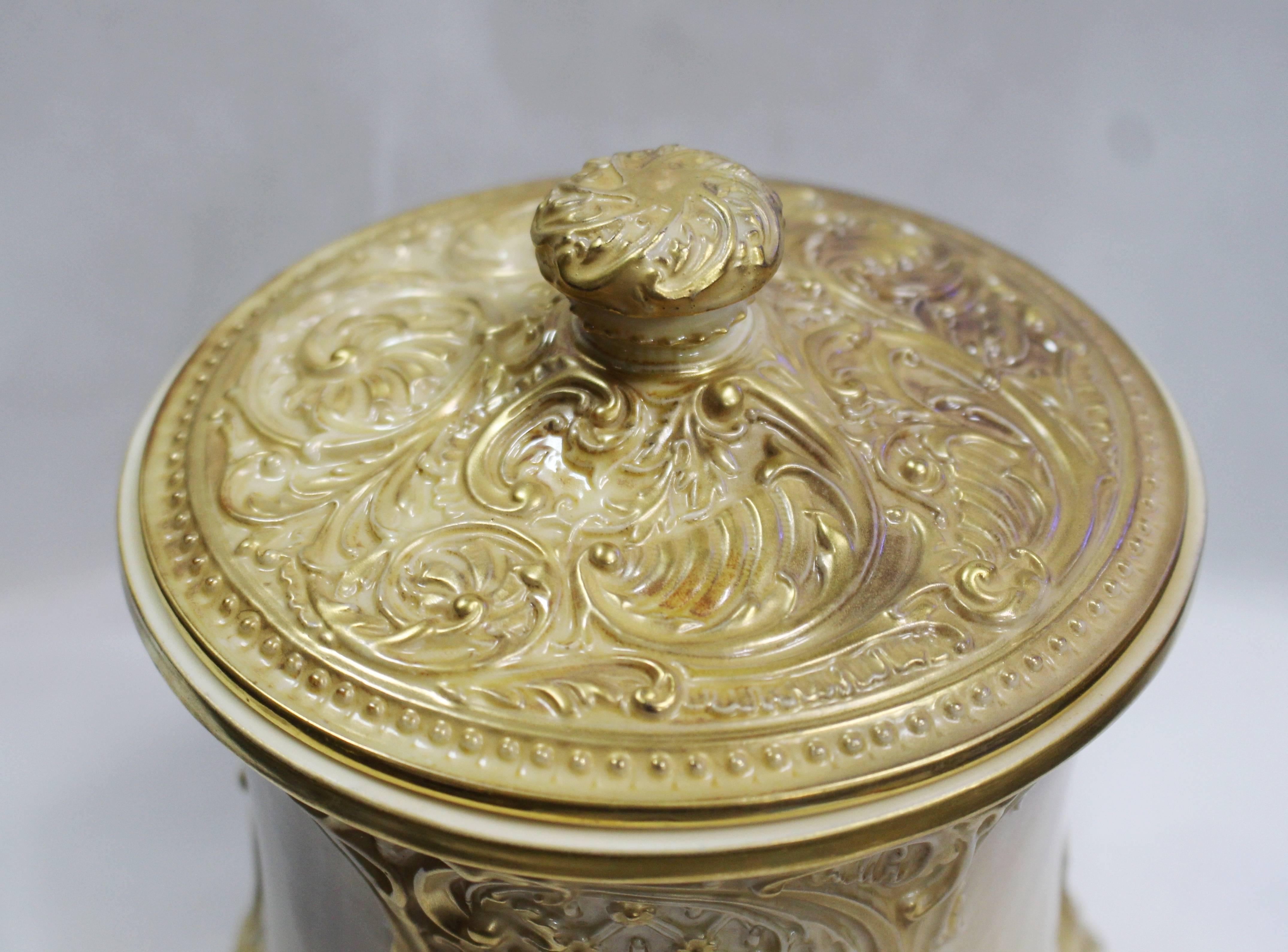 British Royal Worcester Gilded Blush Biscuilt Jar & Cover, 1901