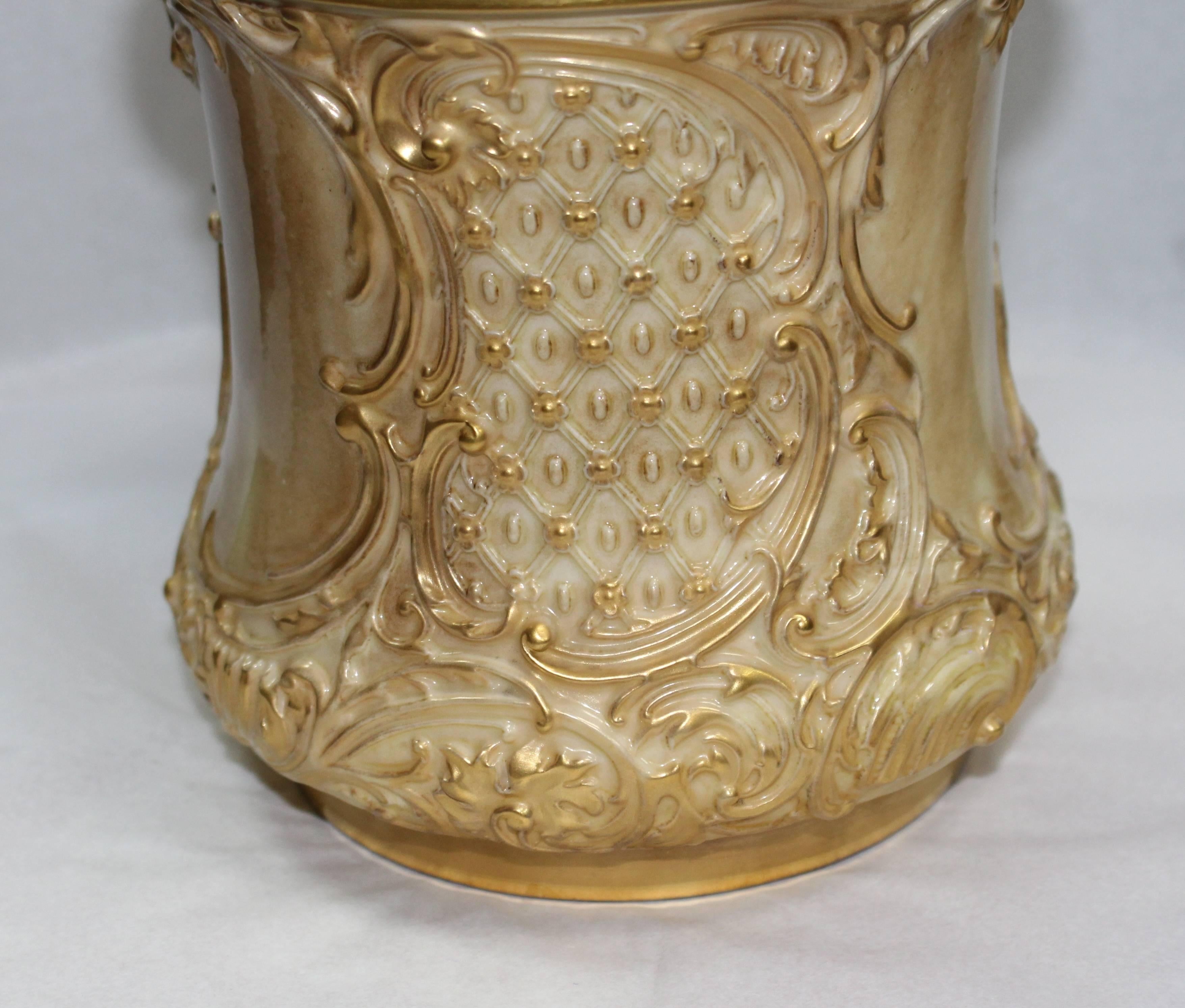 Porcelain Royal Worcester Gilded Blush Biscuilt Jar & Cover, 1901