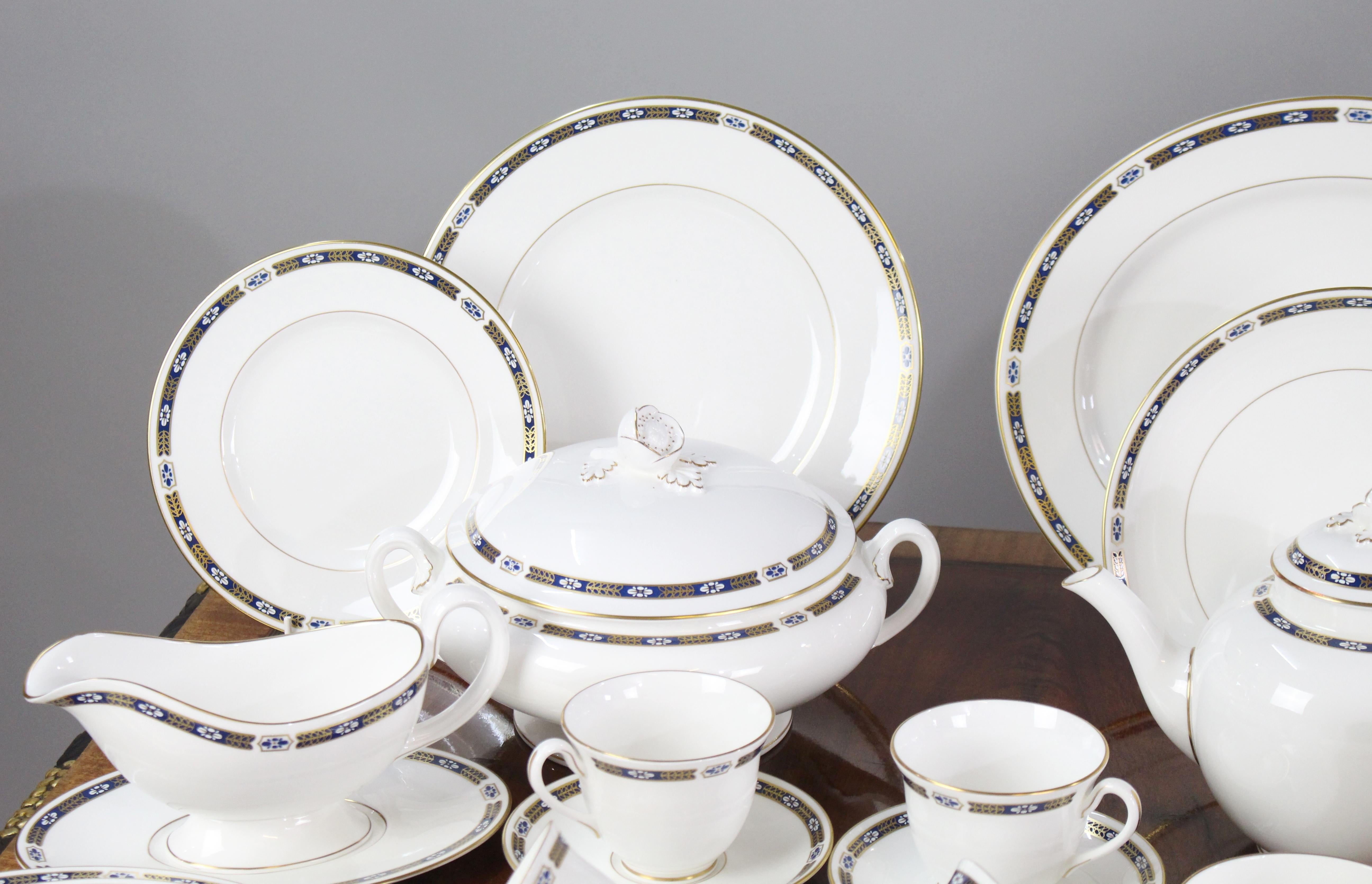 Manufacturer 
Royal Worcester

Pattern 
Grosvenor (Limited edition pattern produced in 1983)

Pieces 
52 pieces; 8 place setting

Pieces 
Everything pictured: pair of lidded tureens, large oval serving plate, 8 x dinner plates (10 1/2