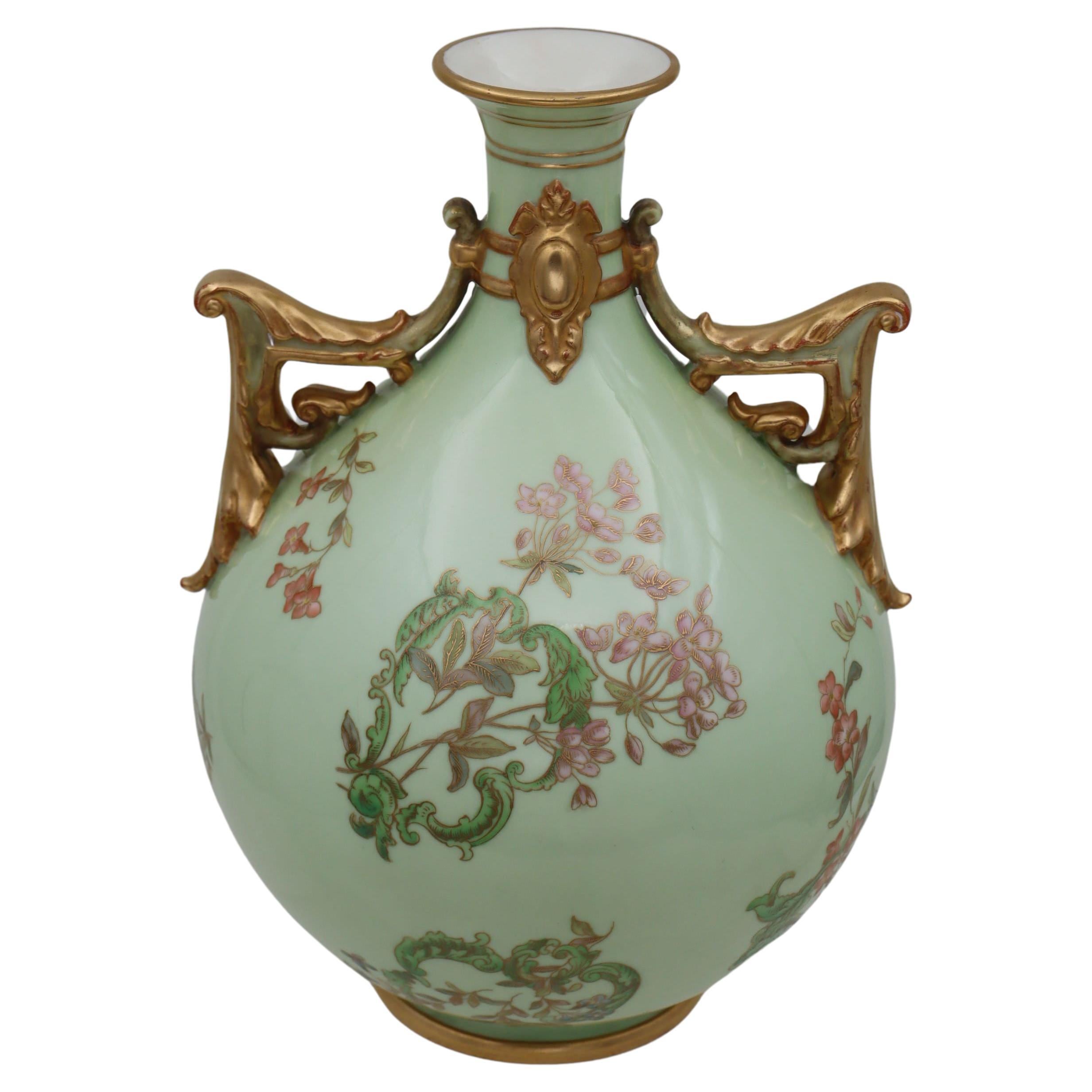 Royal Worcester, handbemalte und vergoldete Vase mit zwei Henkeln