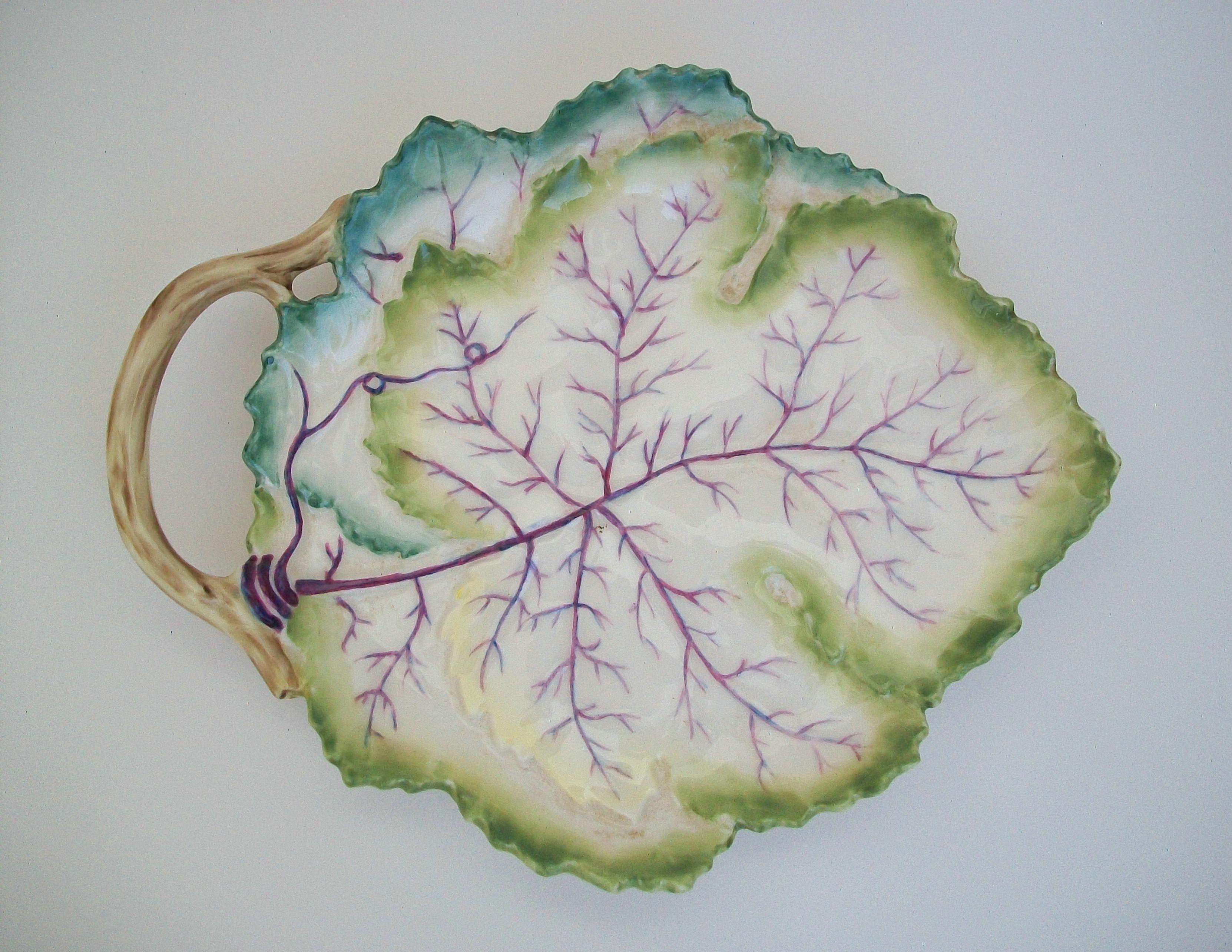 ROYAL WORCESTER - Vintage bone china leaf plate - featuring hand painted over-lapping leaves and stem - cream body - signed / black back stamp on the base - United Kingdom - mid 20th century.

Excellent / mint vintage condition - no loss - no