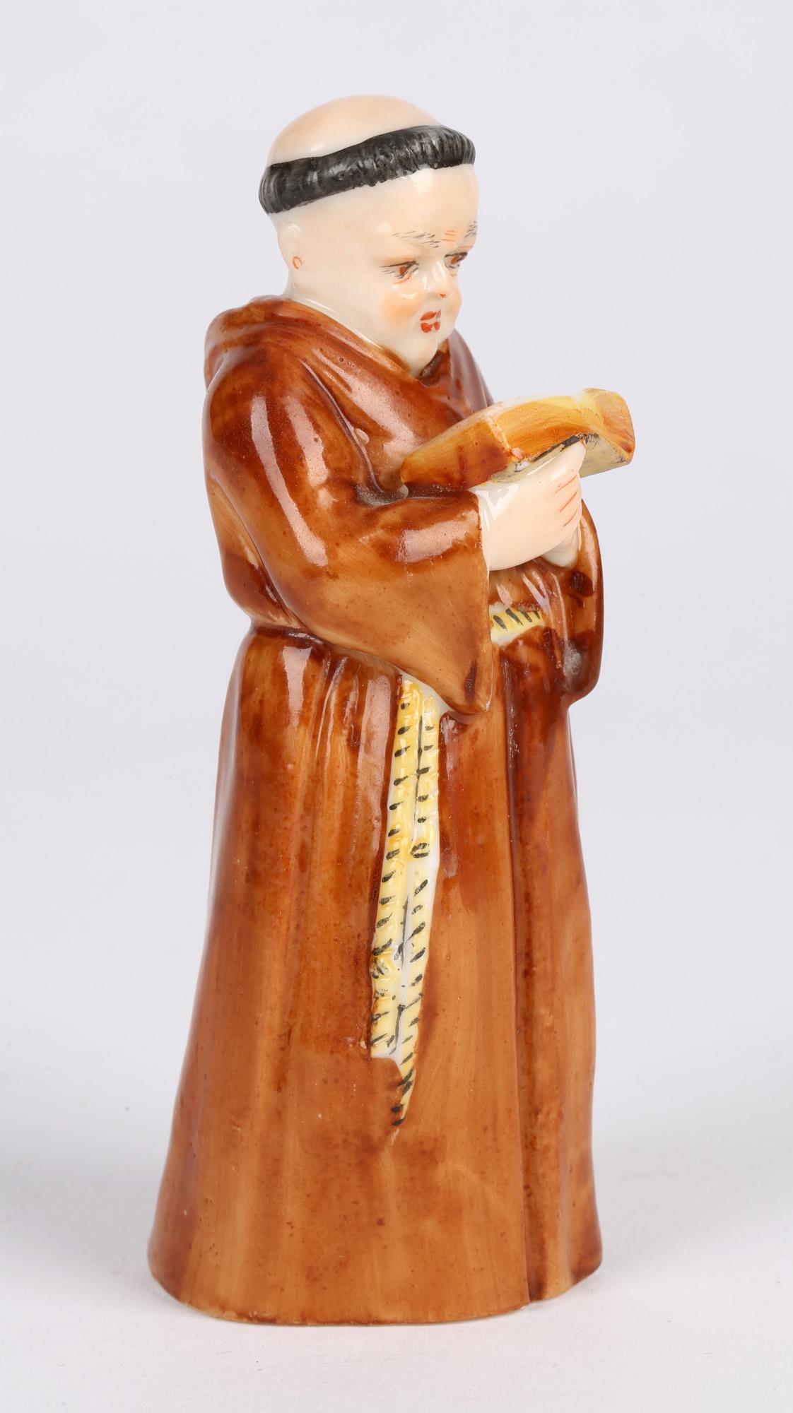 Royal Worcester Hand gemalt Porzellan Figural Mönch Kerze Snuffer (Handbemalt) im Angebot