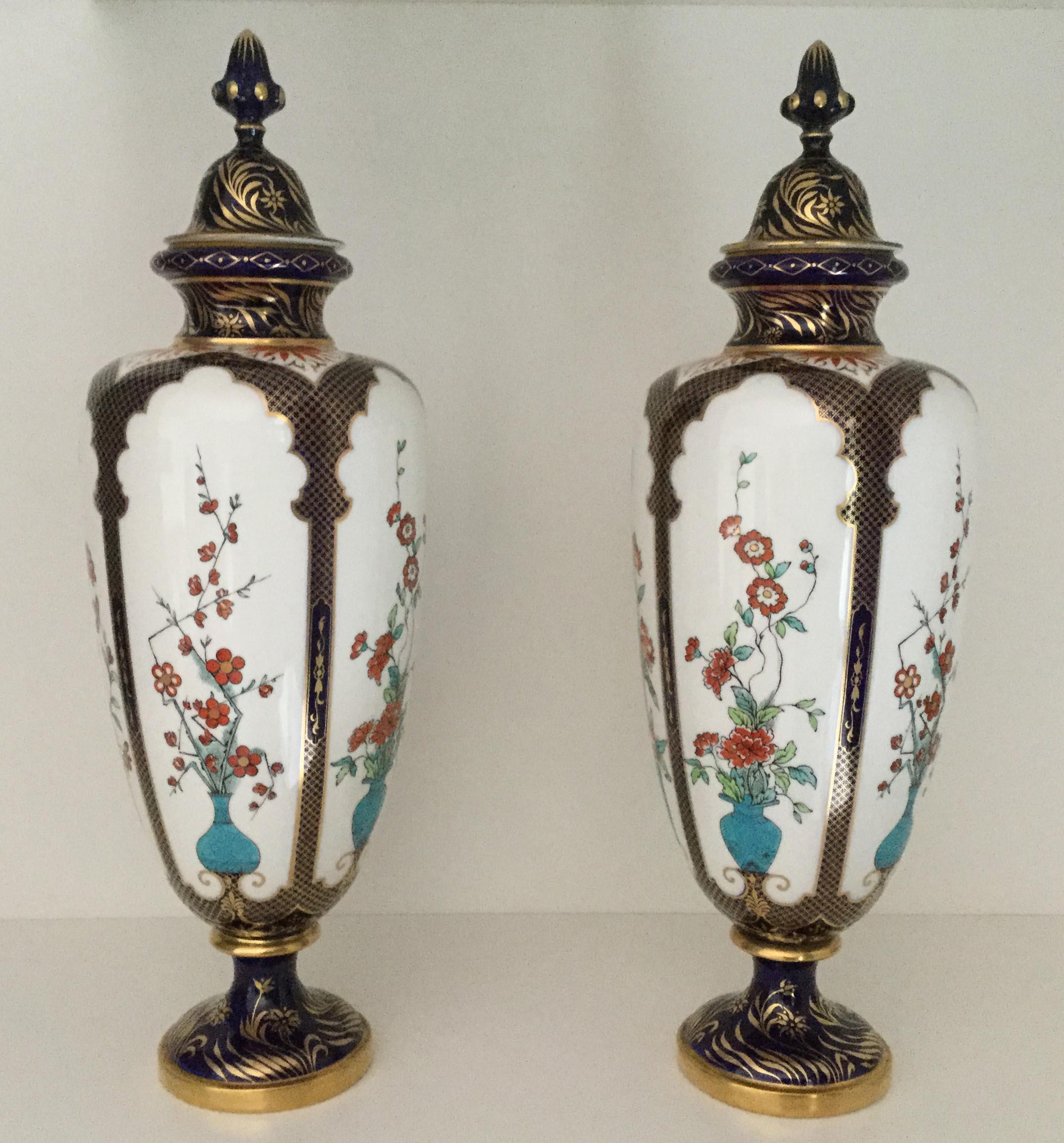 Hand-Painted Pair of Royal Worcester Japonesque Vases, Dated 1896-1897 For Sale