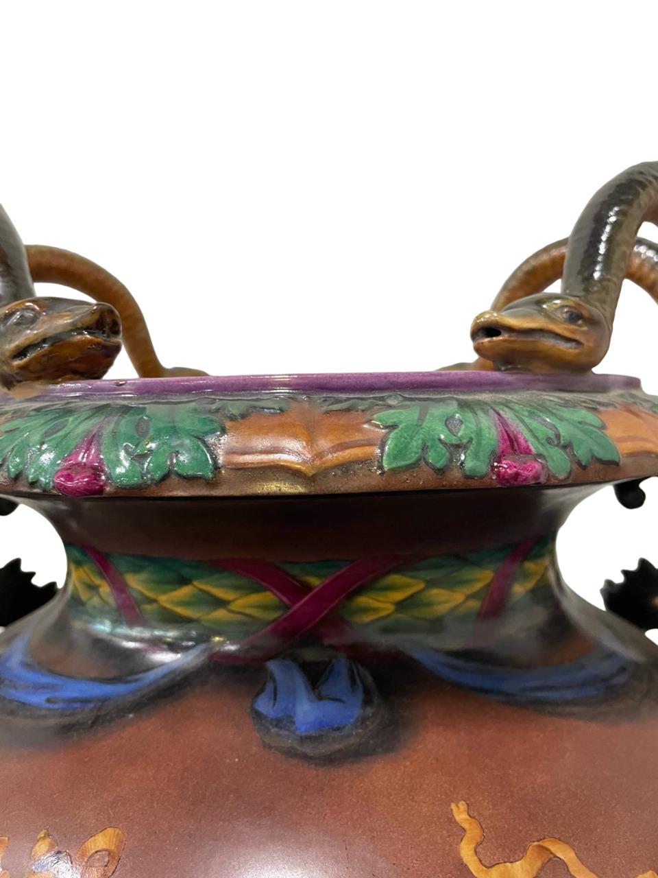 Grand piédestal Royal WORCESTER MAJOLICA  URN peint par Josiah Rushton, 1864 en vente 5