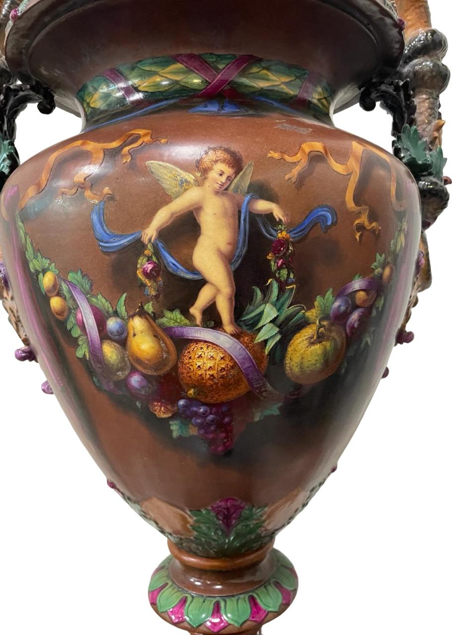 Grand piédestal Royal WORCESTER MAJOLICA  URN peint par Josiah Rushton, 1864 en vente 2