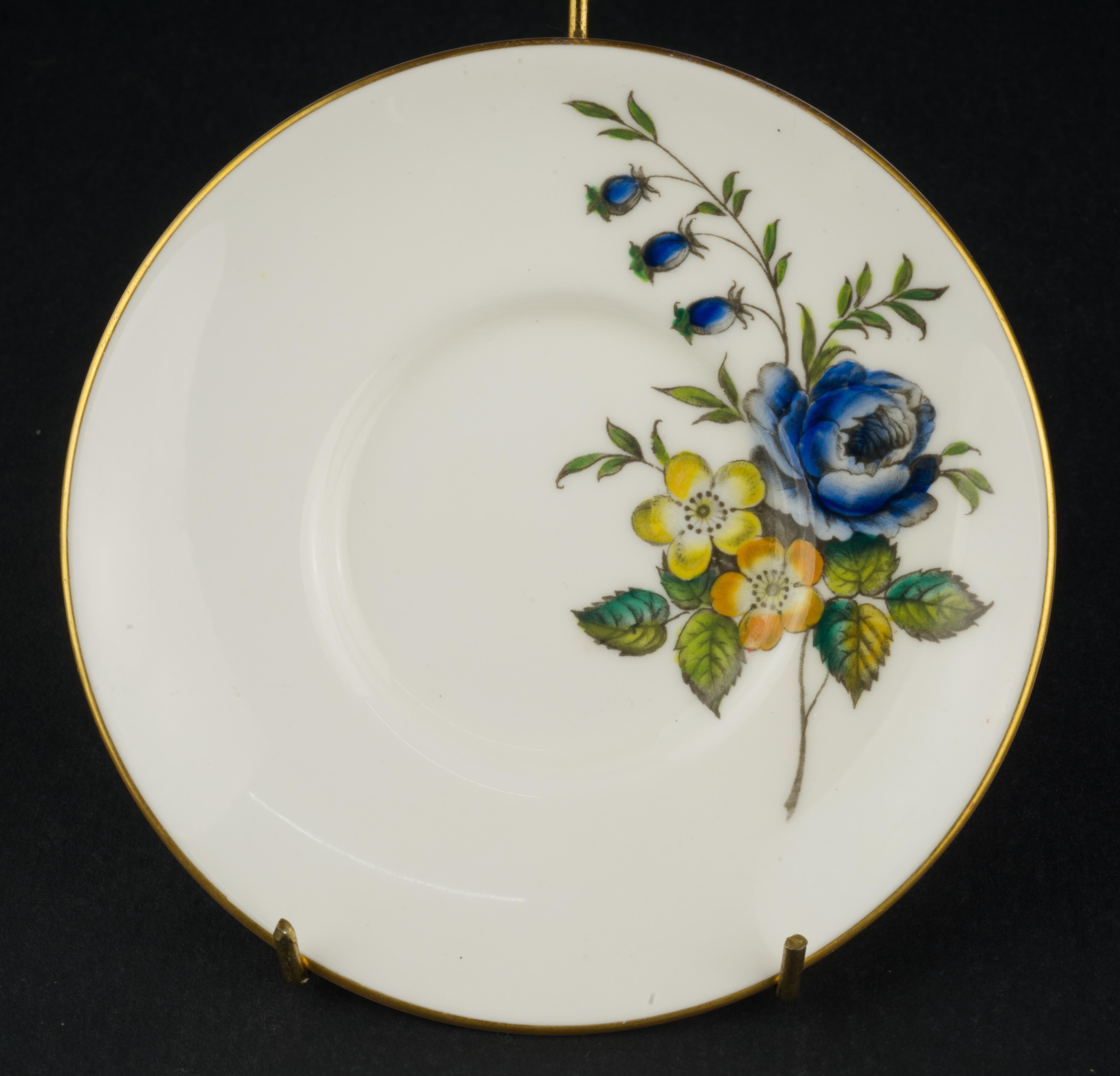 Porcelaine Paire de tasses et soucoupes Demitasse de Royal Worcester, Angleterre, 1944-1955 en vente