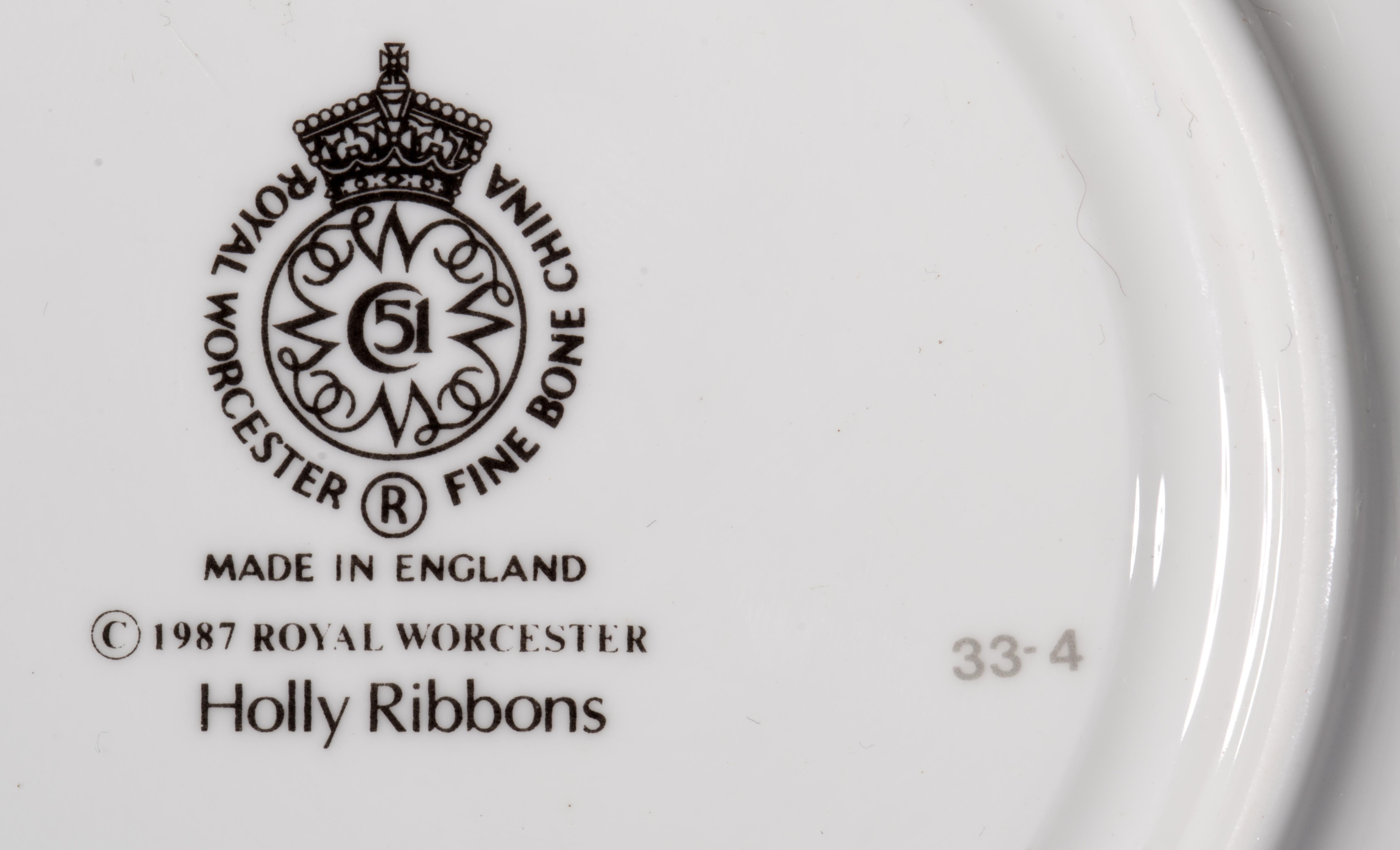 Porcelain Royal Worcester Pair of Holly Ribbons Cup & Saucer Sets, England 1980s For Sale