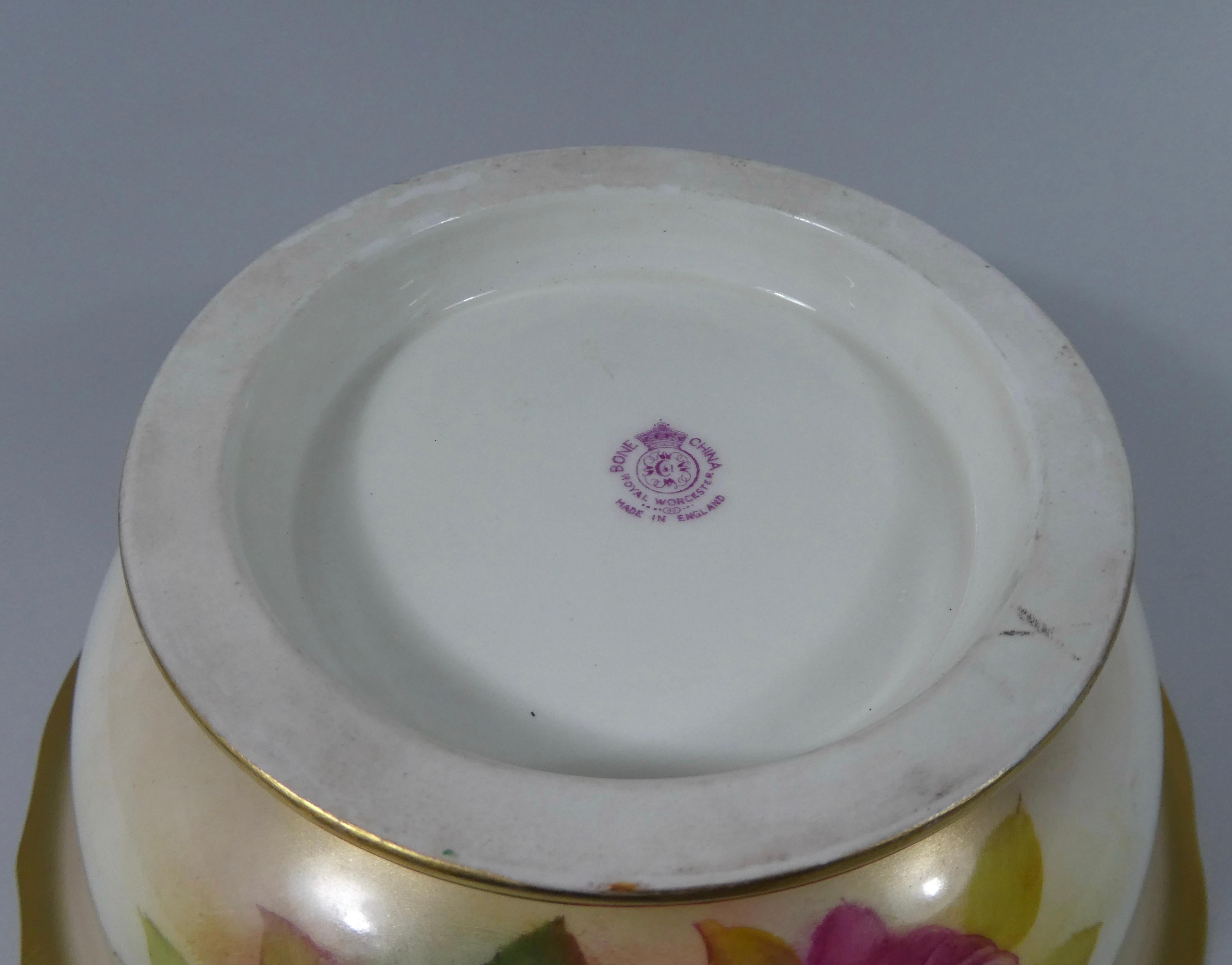 Royal Worcester Porcelain Bowl, Roses, by Mildred Hunt, Dated 1939 4
