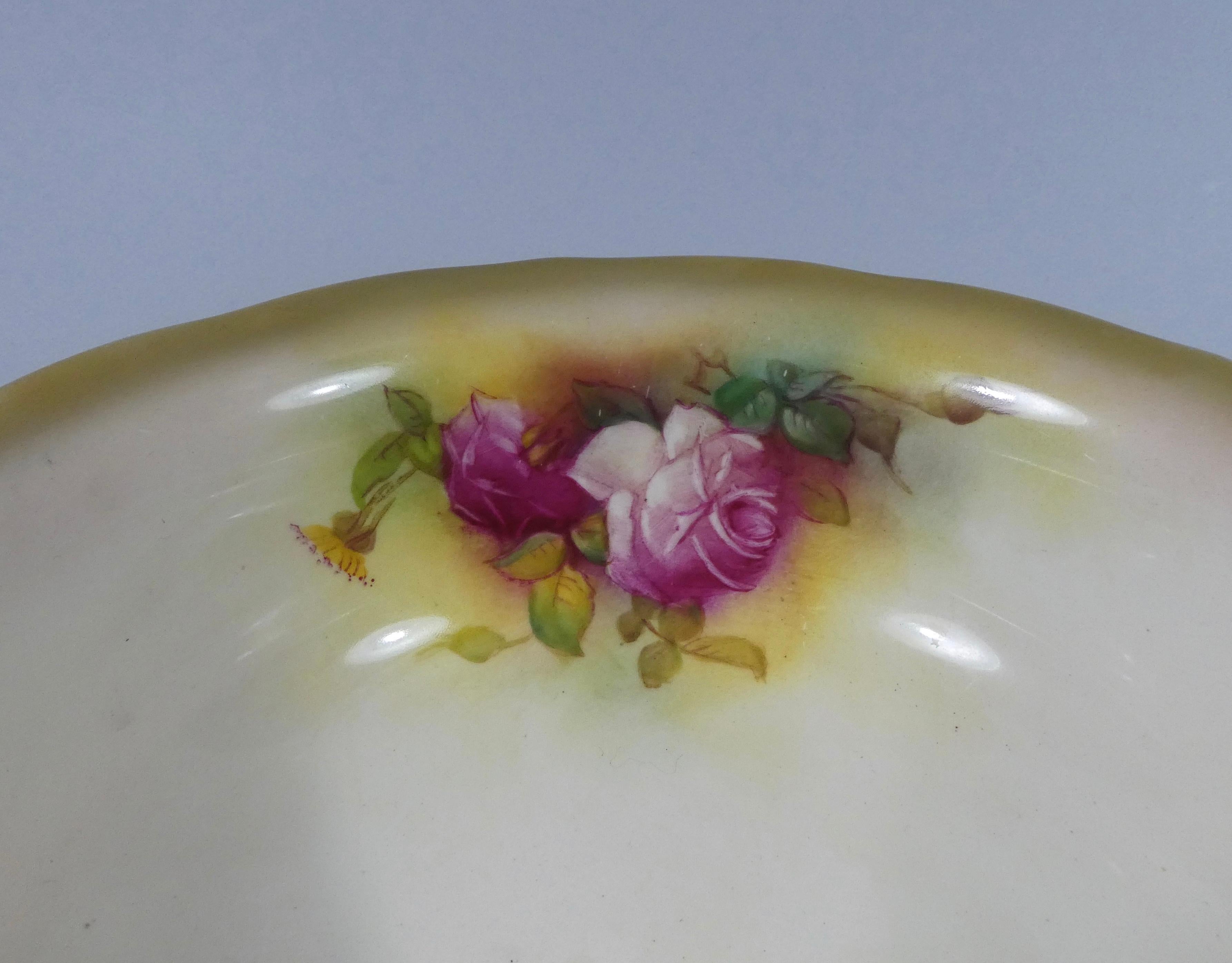 Royal Worcester Porcelain Bowl, Roses, by Mildred Hunt, Dated 1939 In Good Condition In Gargrave, North Yorkshire