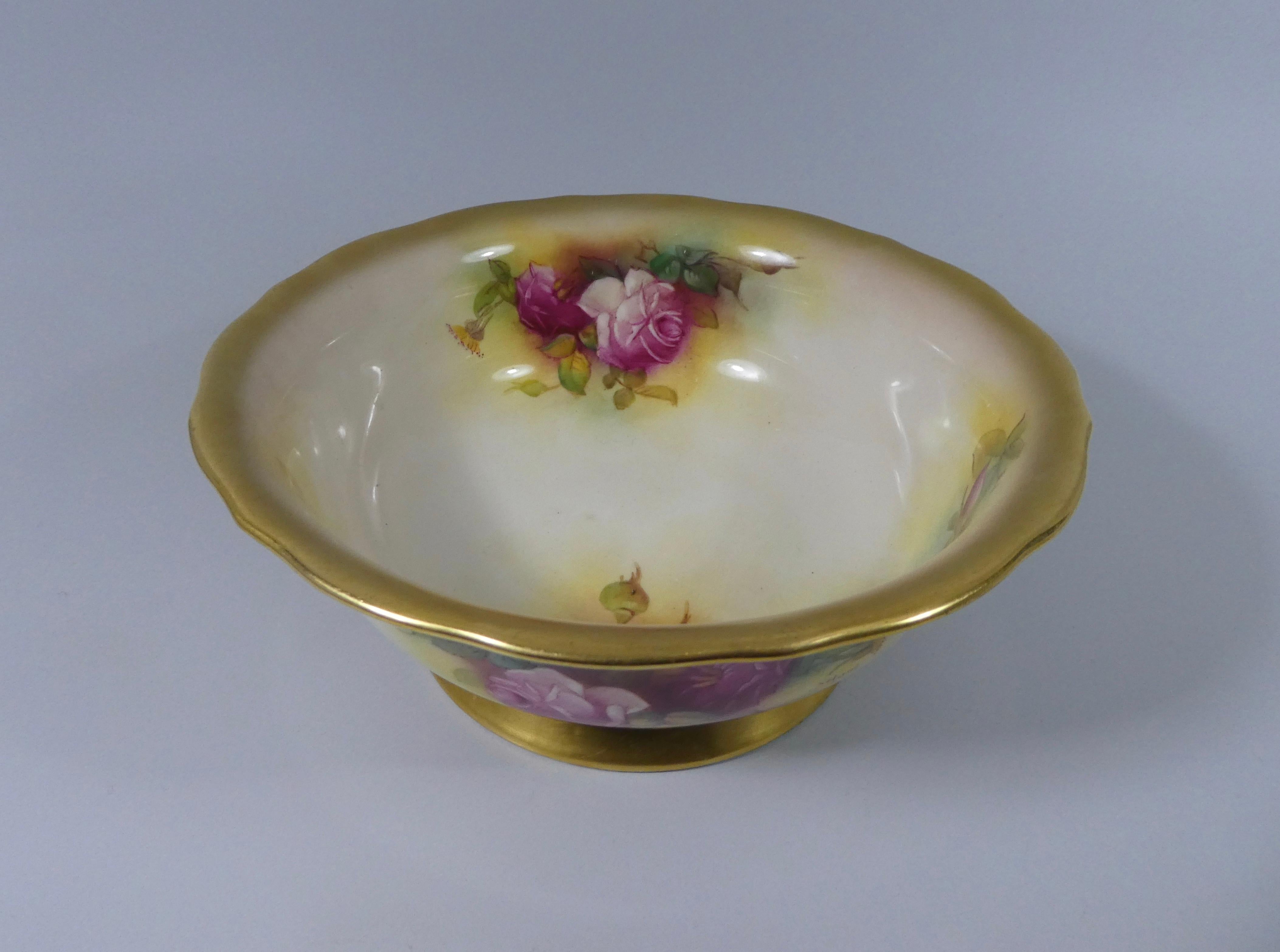 Royal Worcester Porcelain Bowl, Roses, by Mildred Hunt, Dated 1939 In Good Condition In Gargrave, North Yorkshire