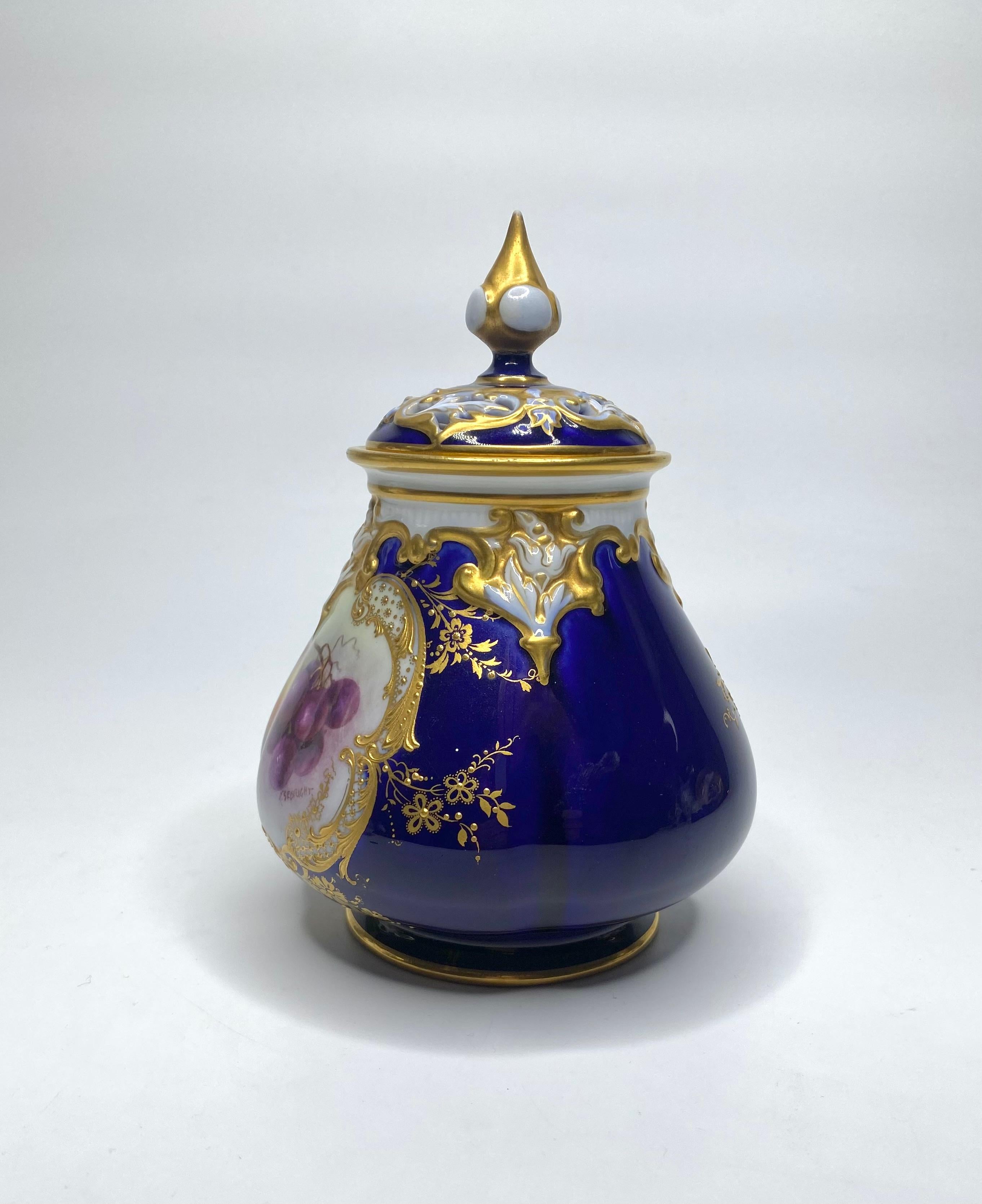Anglais Pot pourri Royal Worcester en porcelaine. Richard Sebright, né en 1913. en vente