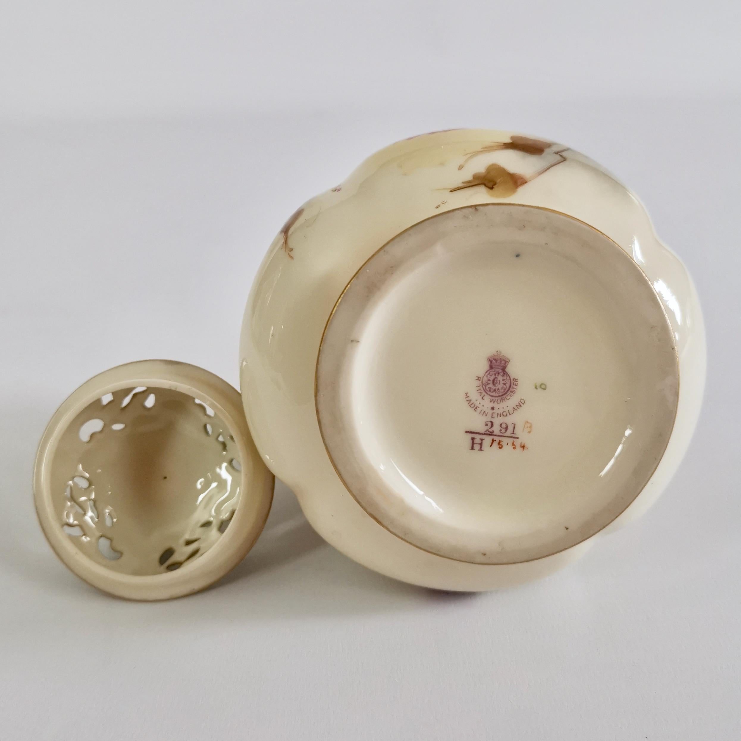Vase ou urne en porcelaine Royal Worcester Potpourri avec roses Hadley, 1923 en vente 5