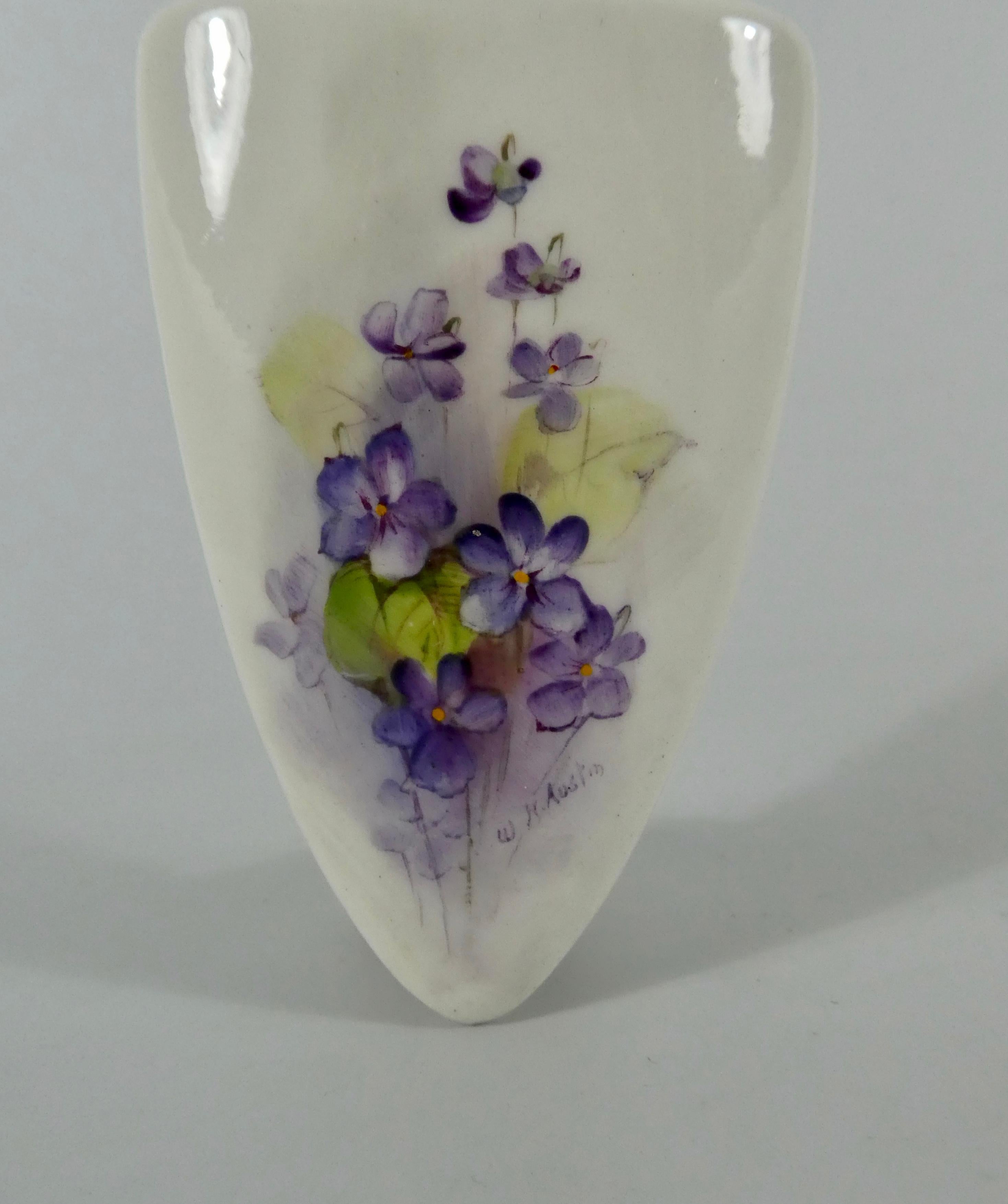Royal Worcester porcelain scent bottle and stopper, circa 1915. The navette shaped bottle, finely painted by Walter Harold Austin, with a study of lilac. The reverse with a further study of lilac, above a gilt factory mark.
Having a globular gilt