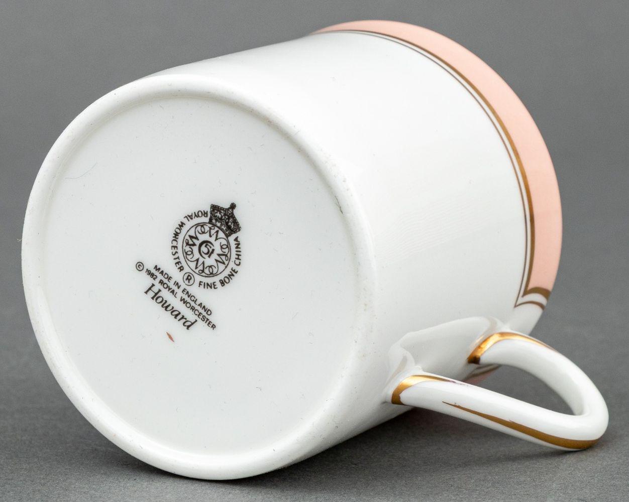 Vaisselle en porcelaine de Royal Worcester, 87 en vente 7