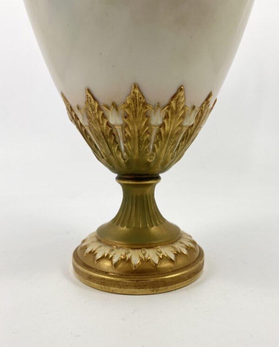 Royal Worcester Porcelain Vase and Cover, Roses, Jack Southall, D. 1912 1