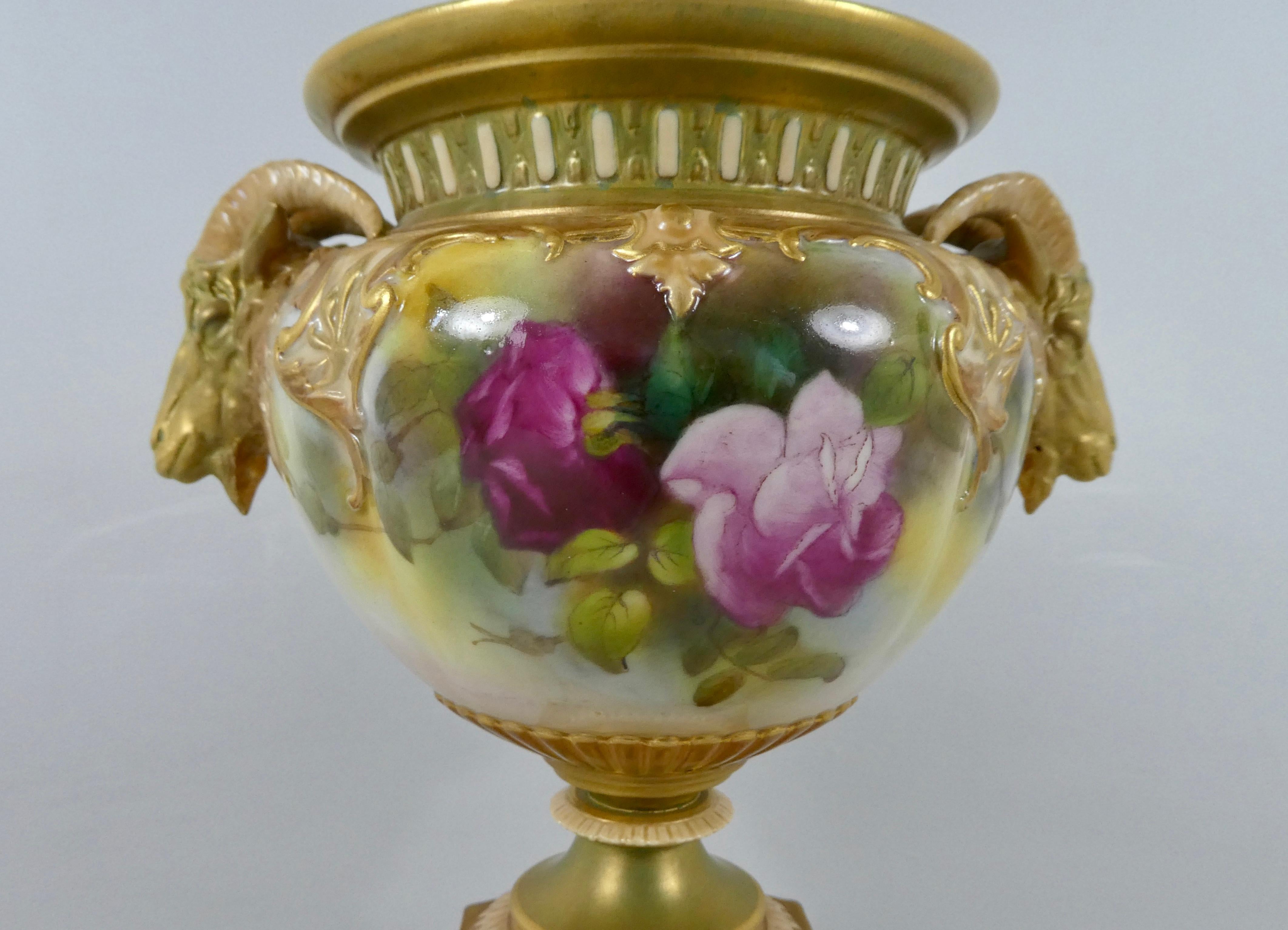 Royal Worcester Porcelain Vase, Dated 1917 In Good Condition In Gargrave, North Yorkshire