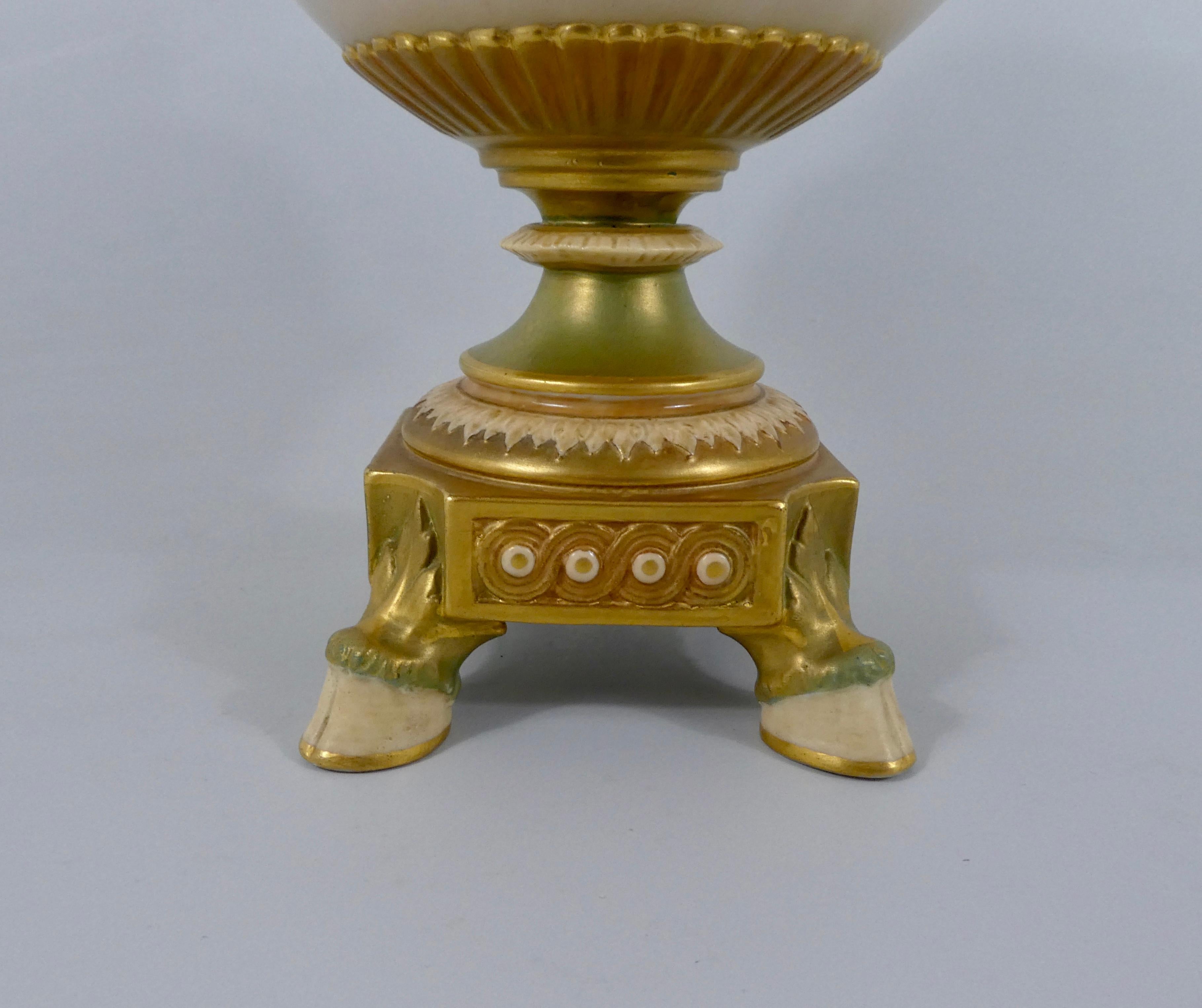 Royal Worcester Porcelain Vase, Dated 1917 2