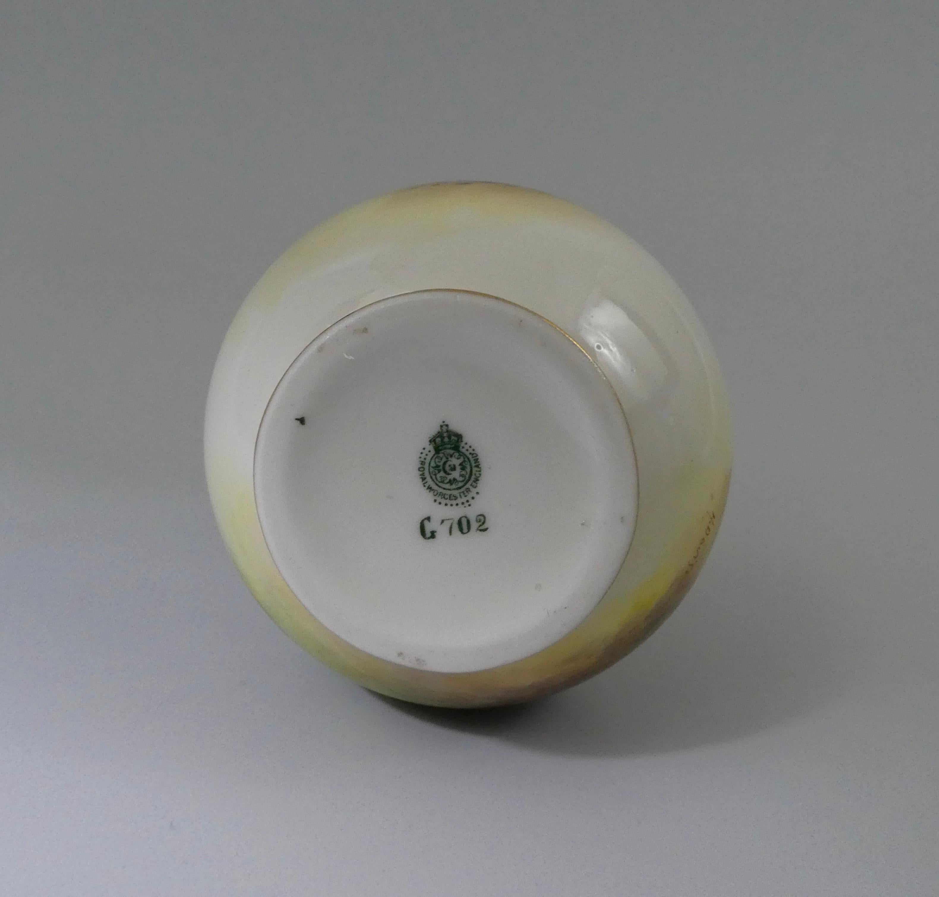 Royal Worcester porcelain vase.Sheep by Harry Davis, dated 1914. 2