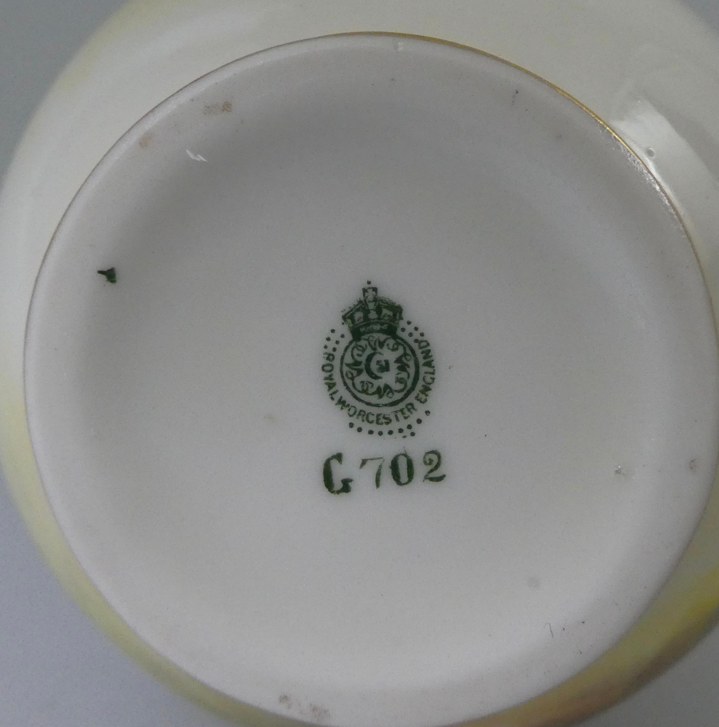 Royal Worcester porcelain vase.Sheep by Harry Davis, dated 1914. 3