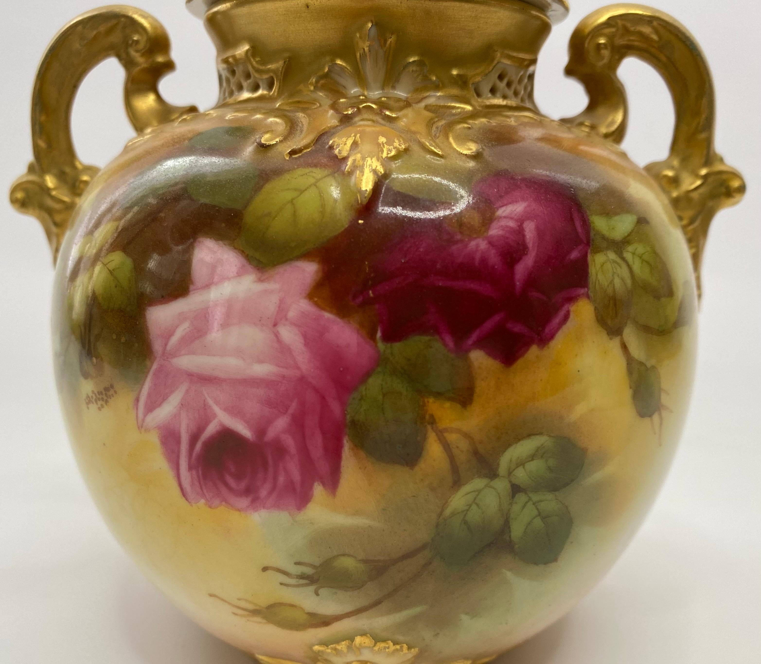 Royal Worcester pot pourri. Roses. F.Harper, c. 1919. In Excellent Condition For Sale In Gargrave, North Yorkshire