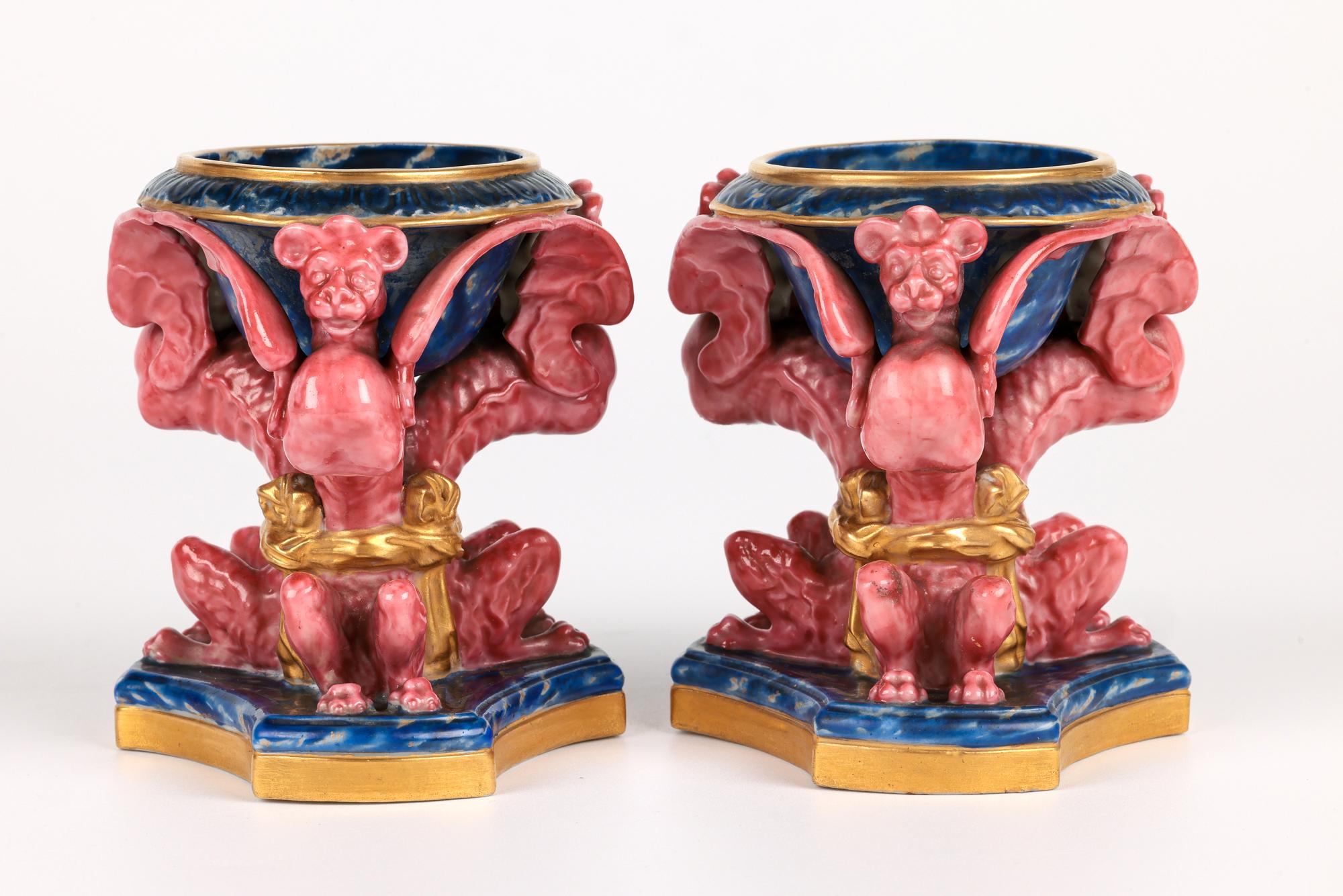 Royal Worcester Raro juego de porcelana Grifo alado Sal de mesa jaspeada Renacimiento gótico en venta
