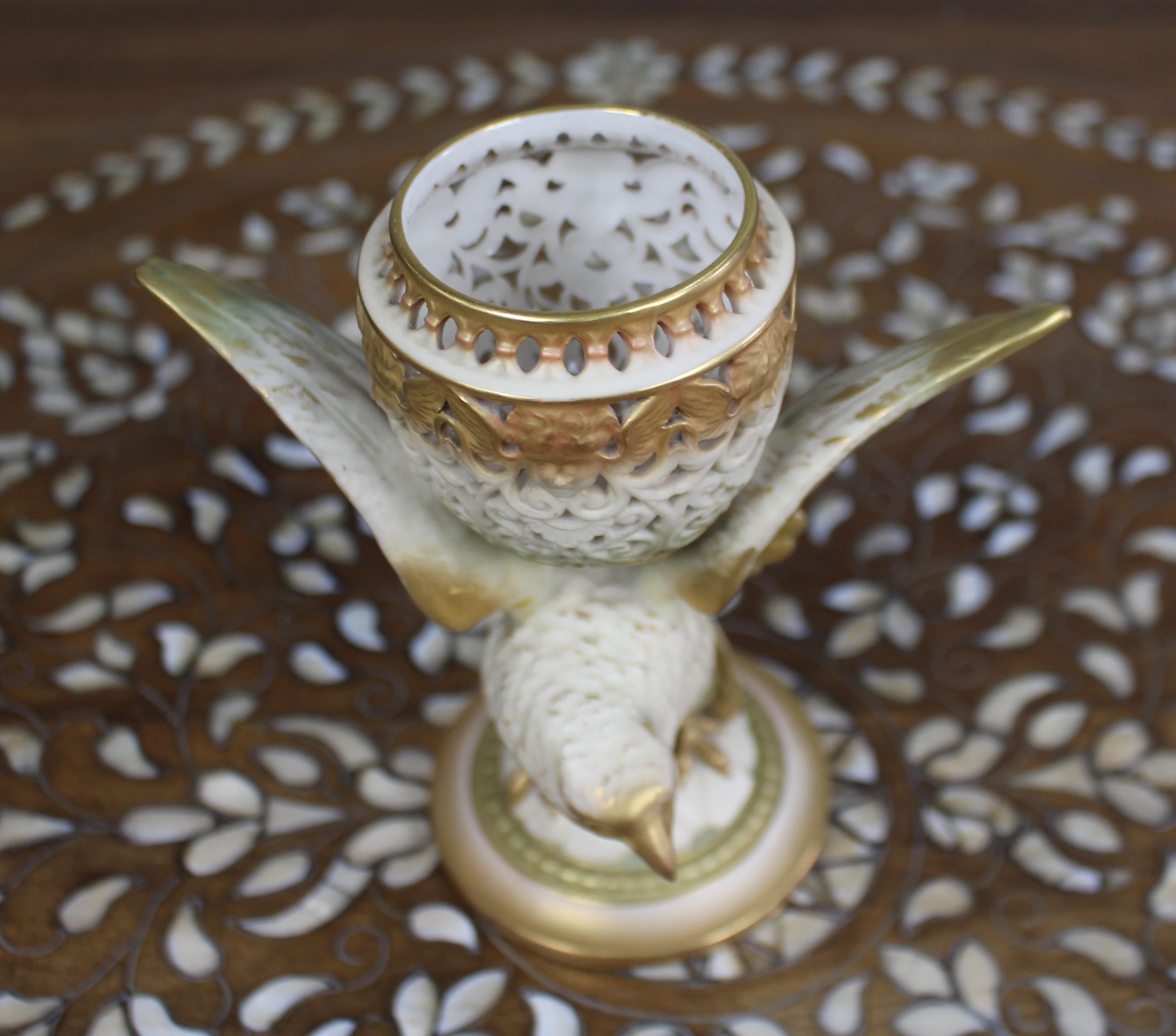 Royal Worcester Reticulated Pot Pourri Vase c.1923 For Sale 1