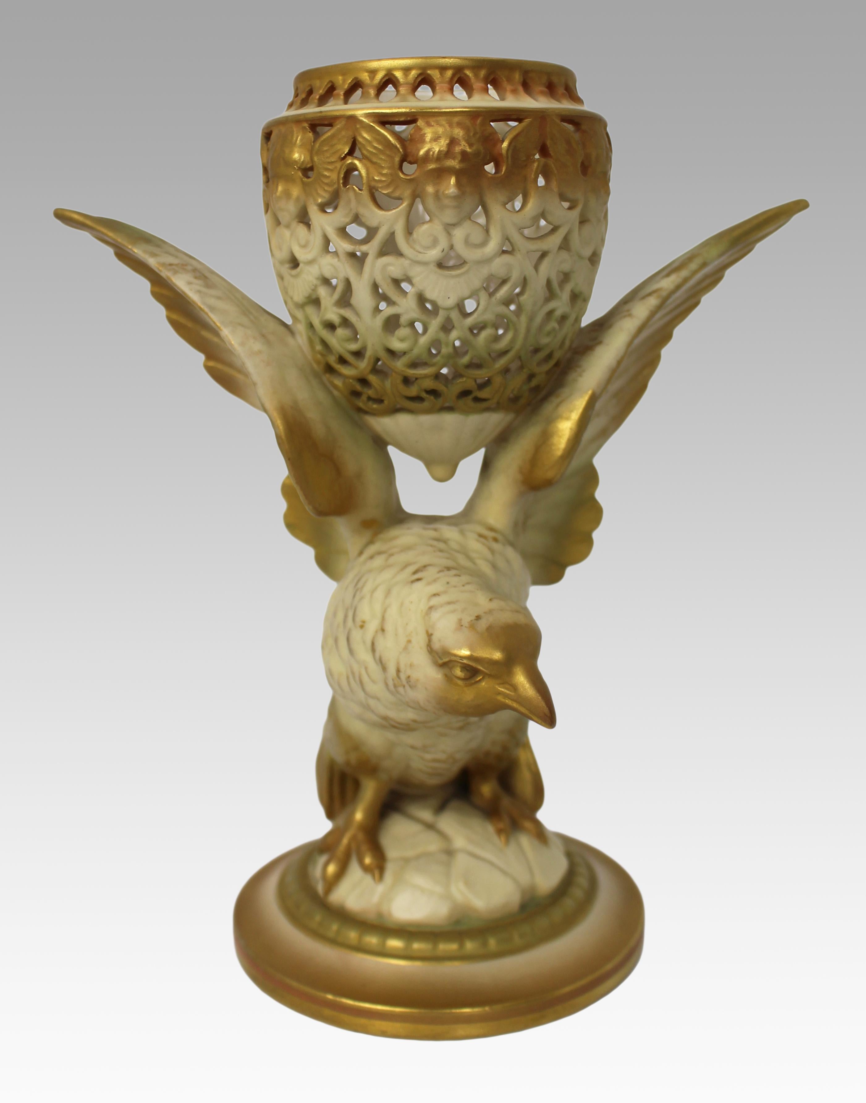 British Royal Worcester Reticulated Pot Pourri Vase, Model G11, England, 1923 For Sale