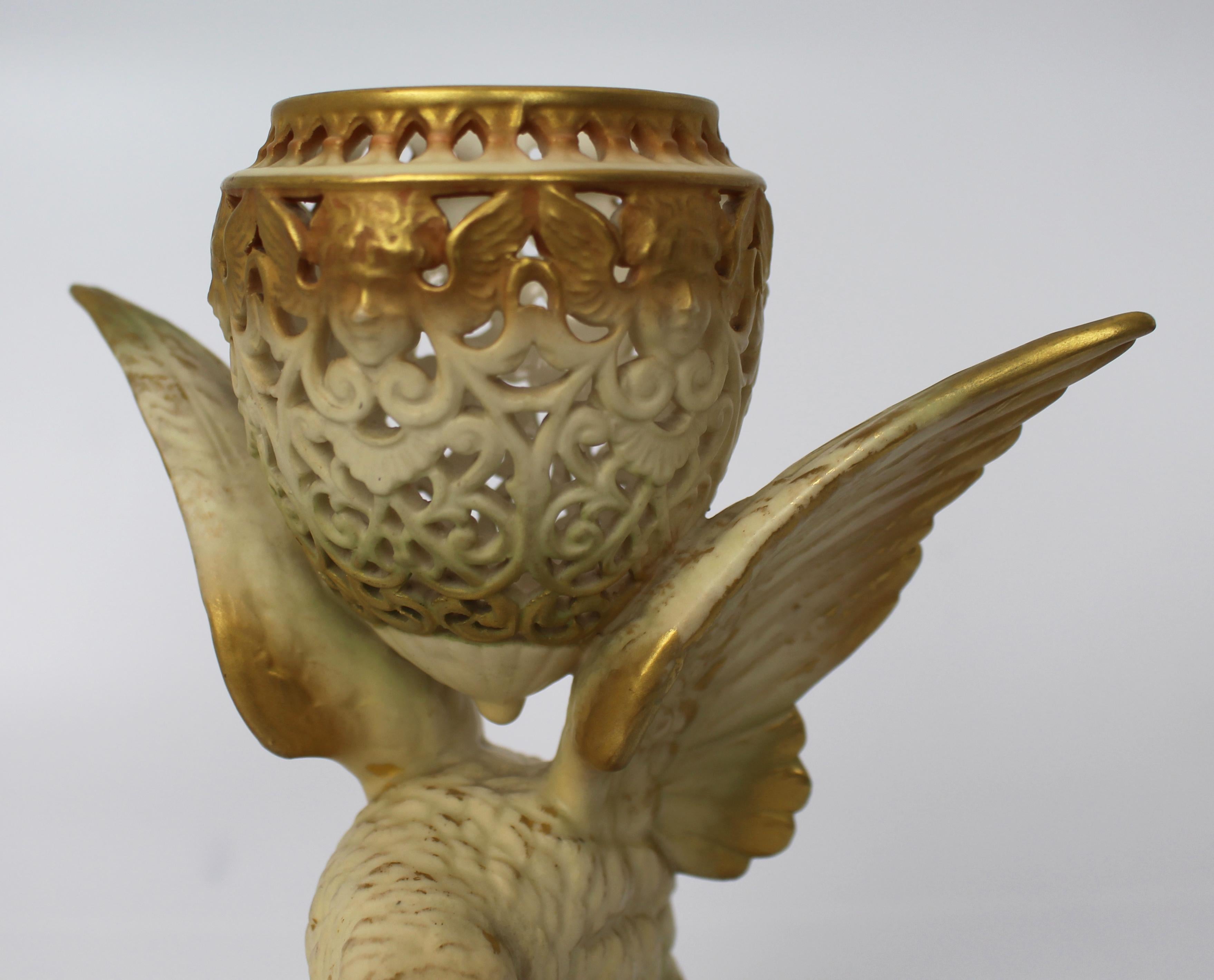 Royal Worcester Reticulated Pot Pourri Vase, Model G11, England, 1923 For Sale 1