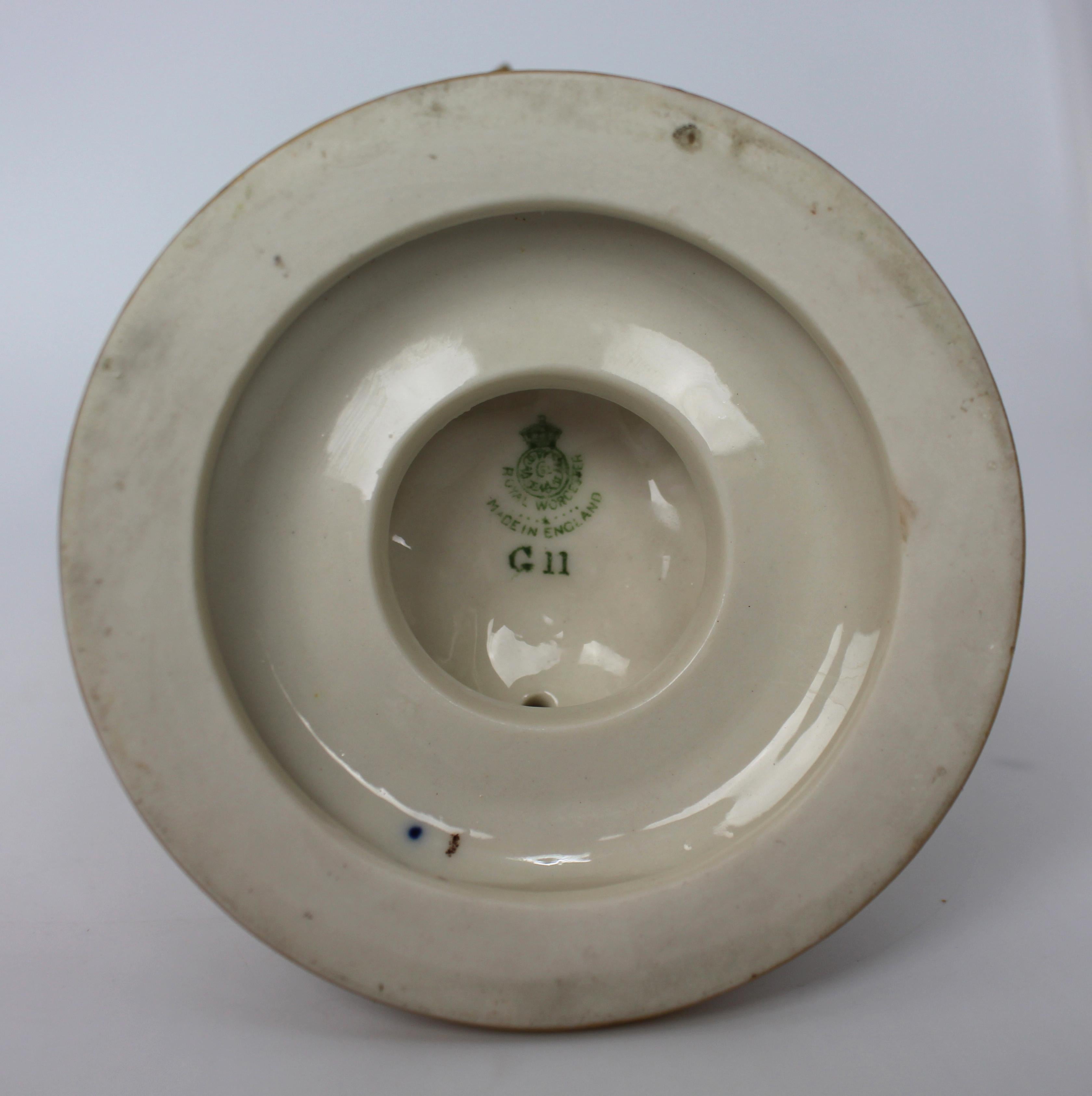 Royal Worcester Reticulated Pot Pourri Vase, Model G11, England, 1923 For Sale 3