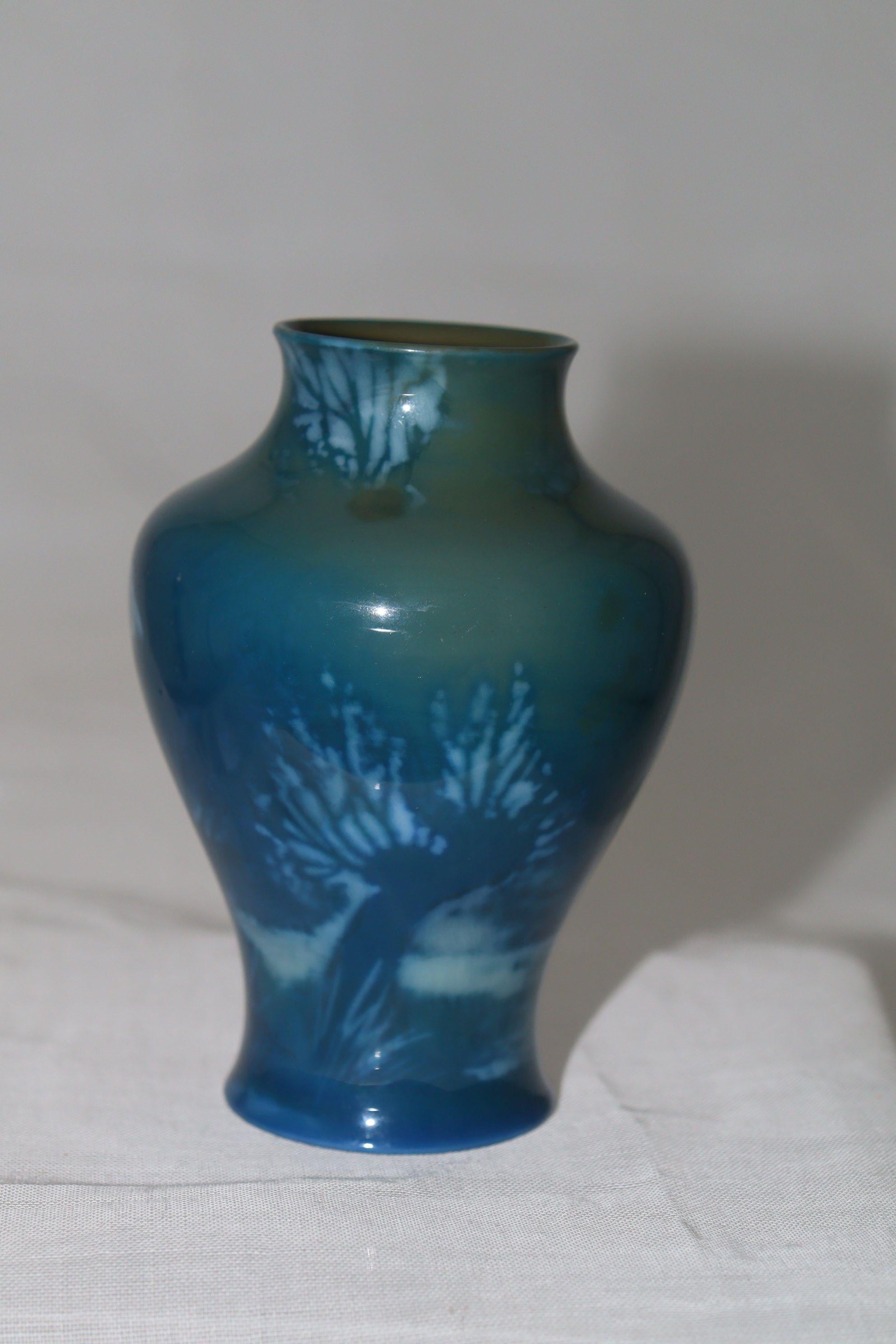 Royal Worcester Sabrina ware vase painted by Walter Sedgley In Good Condition For Sale In East Geelong, VIC