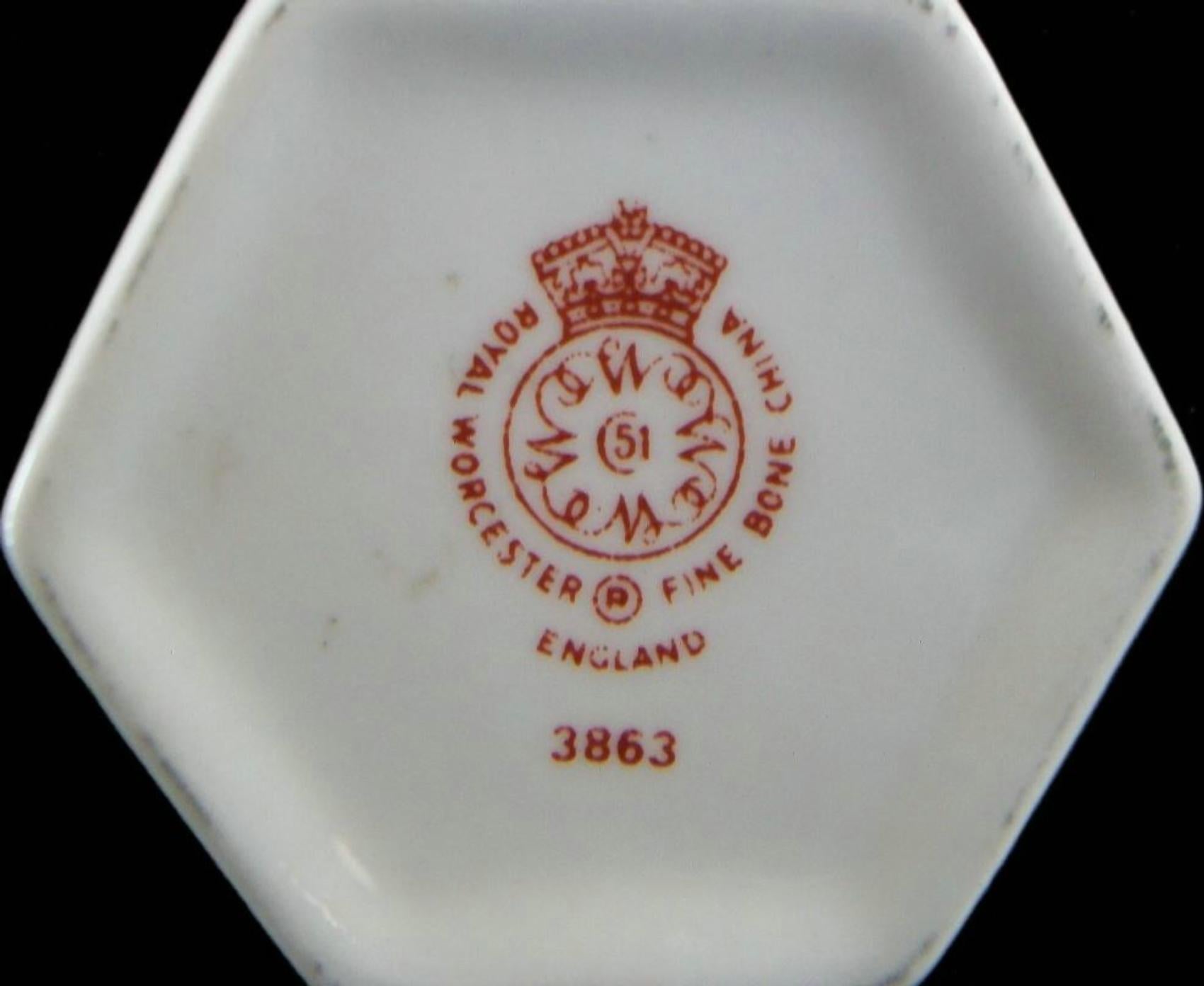 ROYAL WORCESTER - Pequeña Urna y Tapa de China de Hueso - Reino Unido - Circa 1990's en venta 5